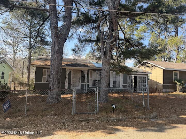 3329 Hollywood Avenue — photo