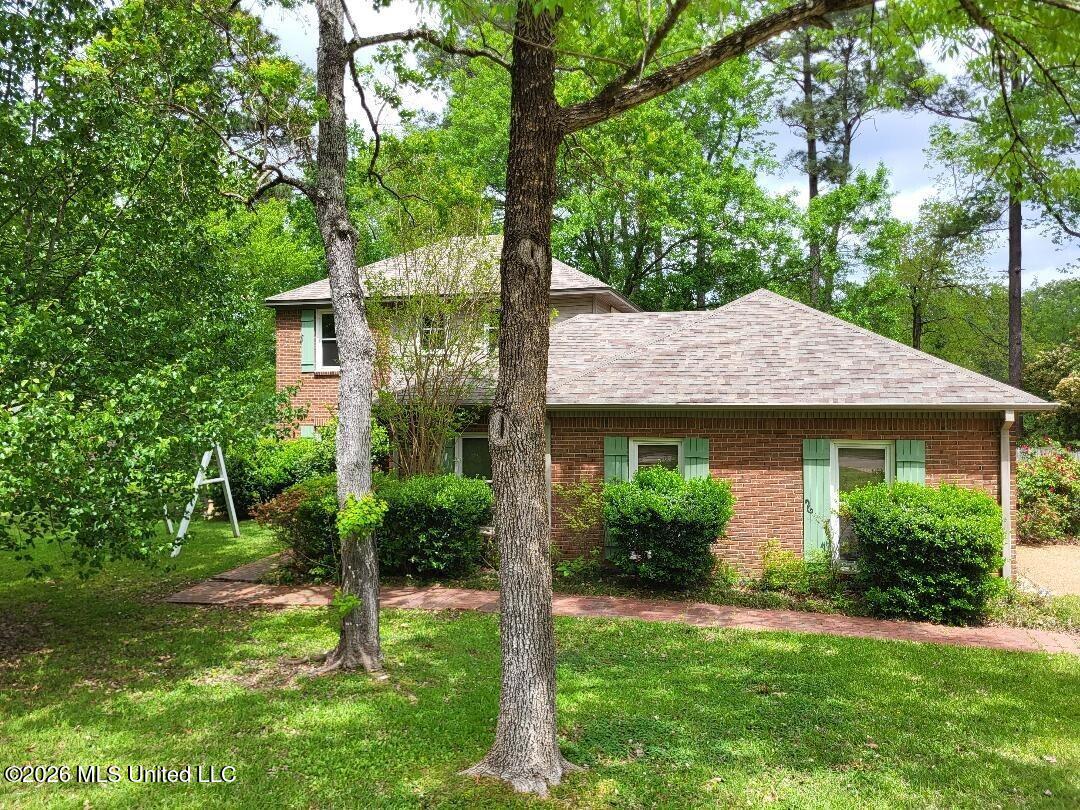 512 Dixton Drive — photo