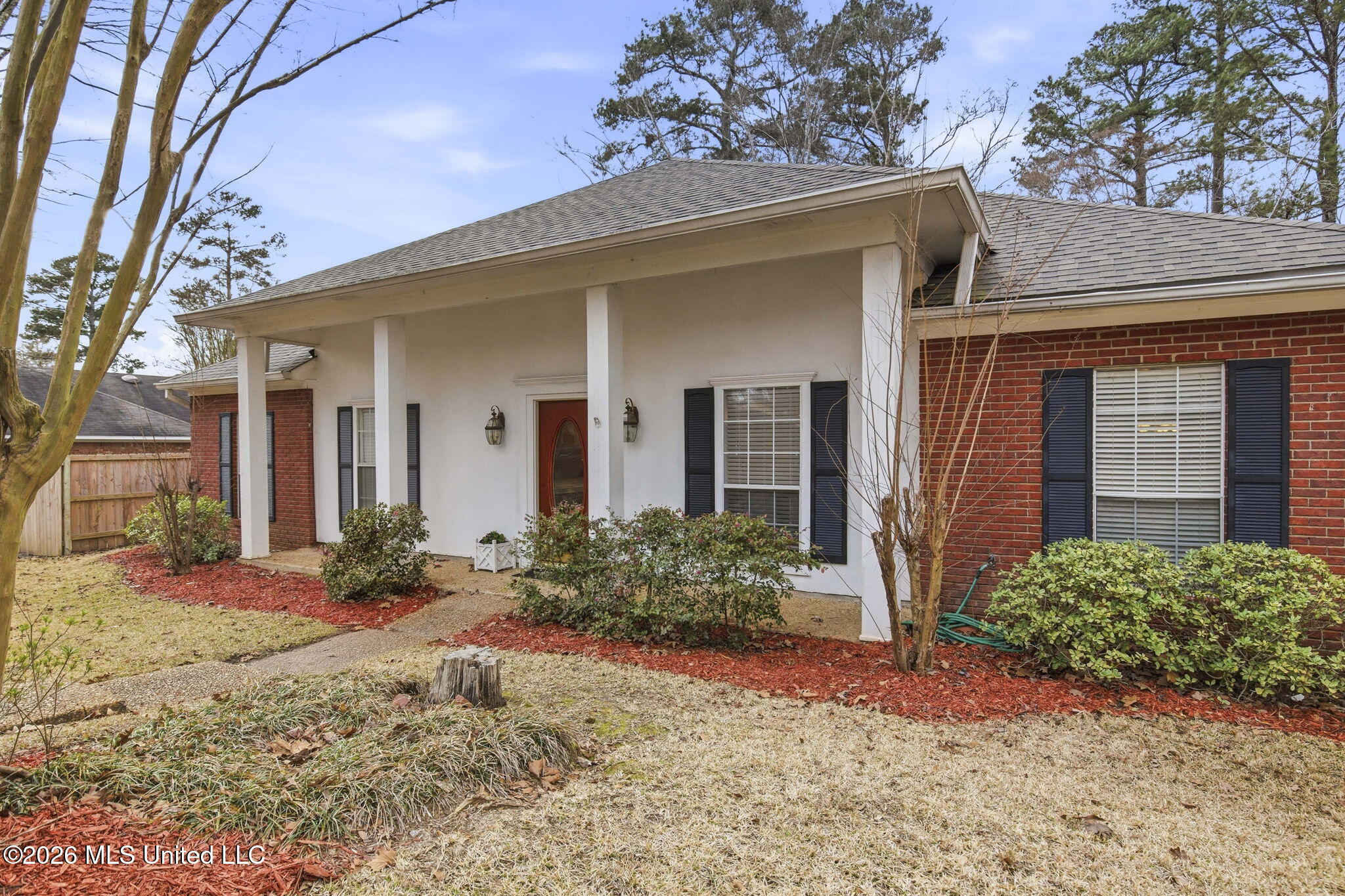 180 Woodlands Cove — photo