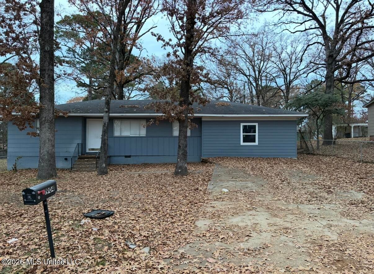 1904 Edwin Avenue — photo
