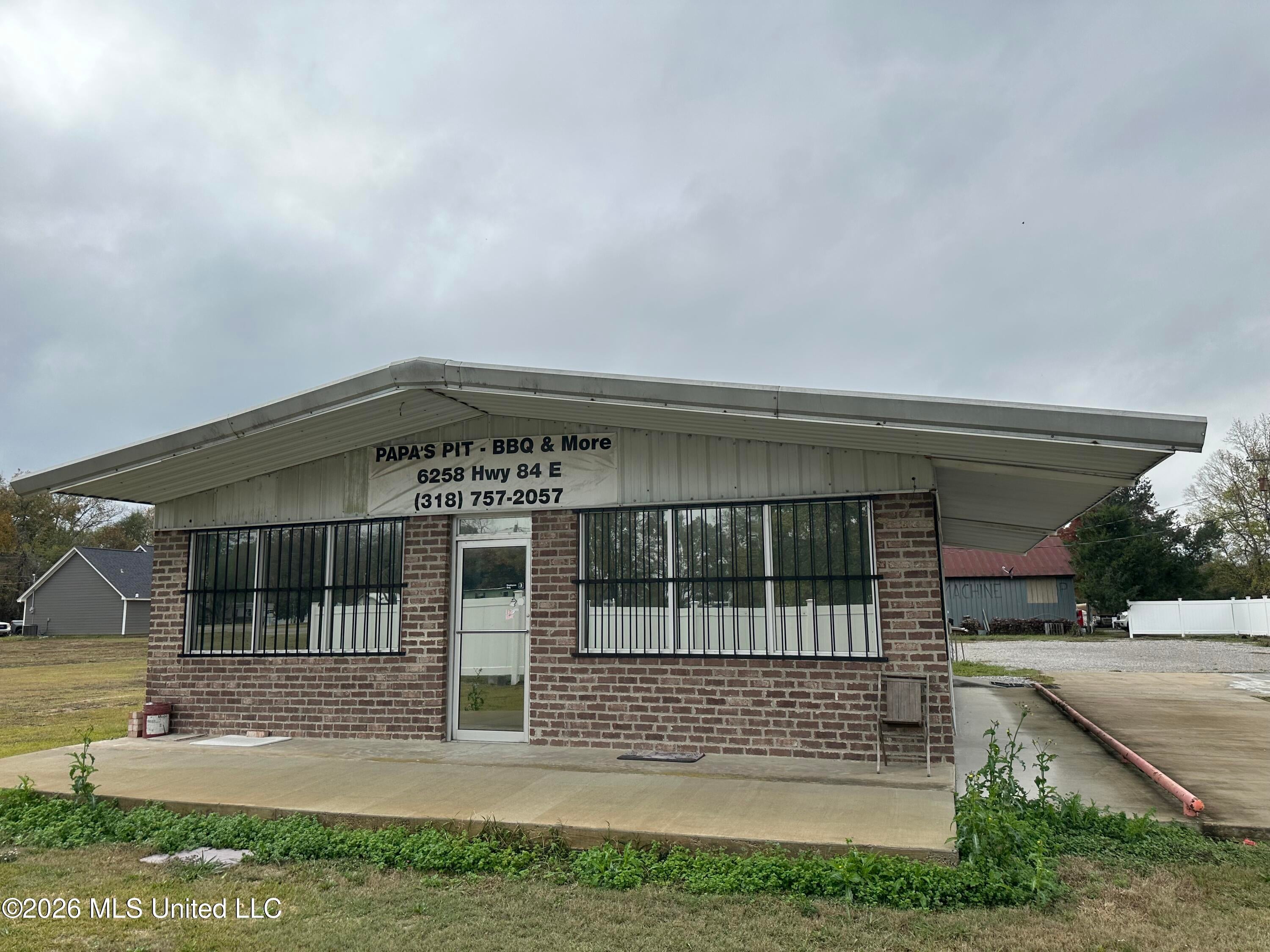 6258 Hwy 84 — photo