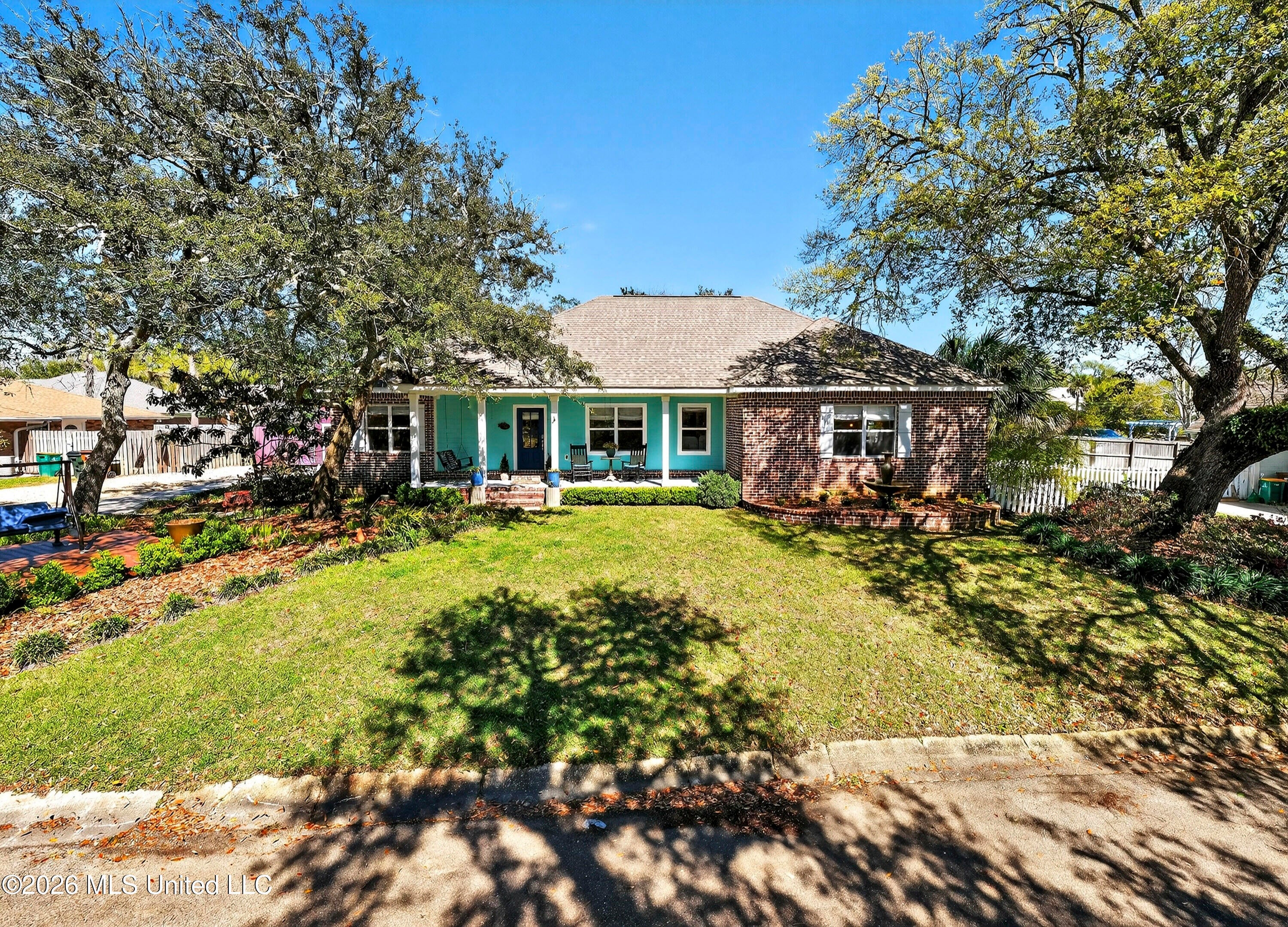 109 E Azalea Drive — photo