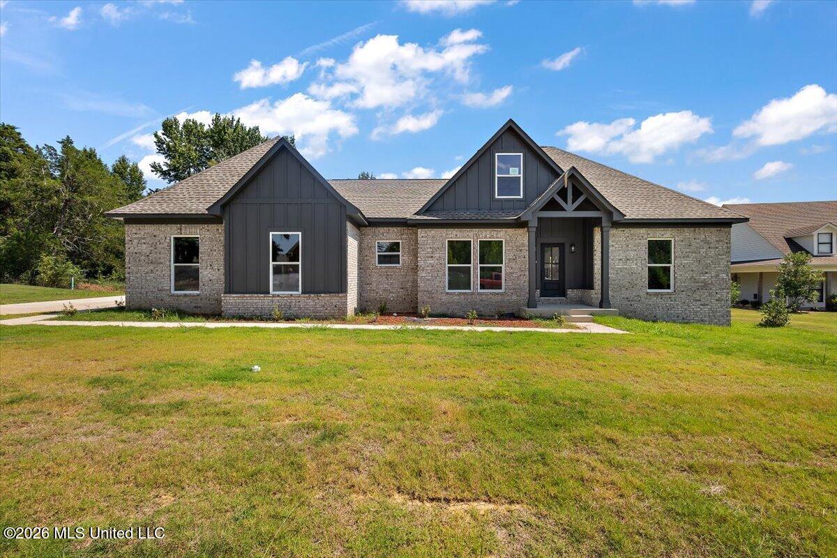111 Carolina Circle — photo