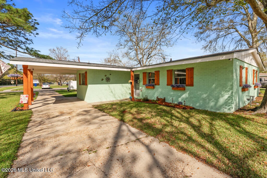 1903 Meadowbrook Street — photo