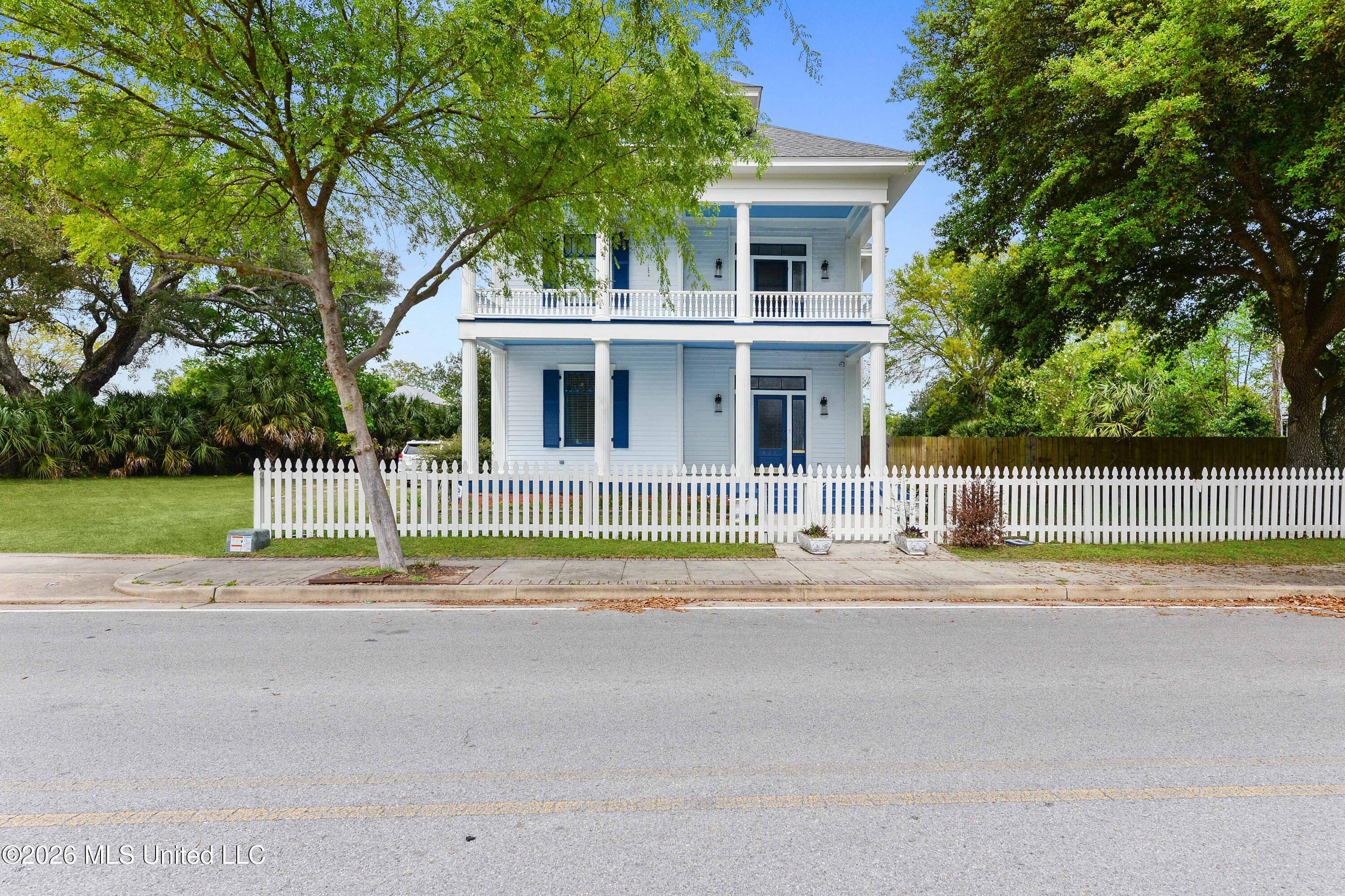 620 Howard Avenue — photo