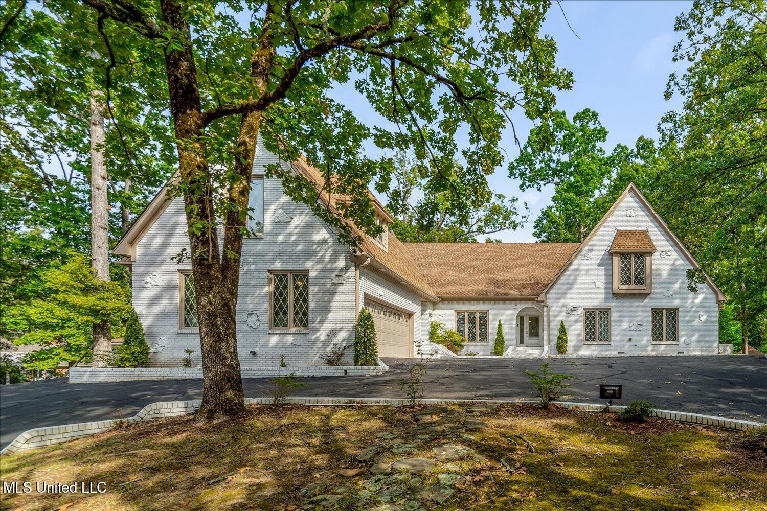 1590 Epping Forest Drive — photo