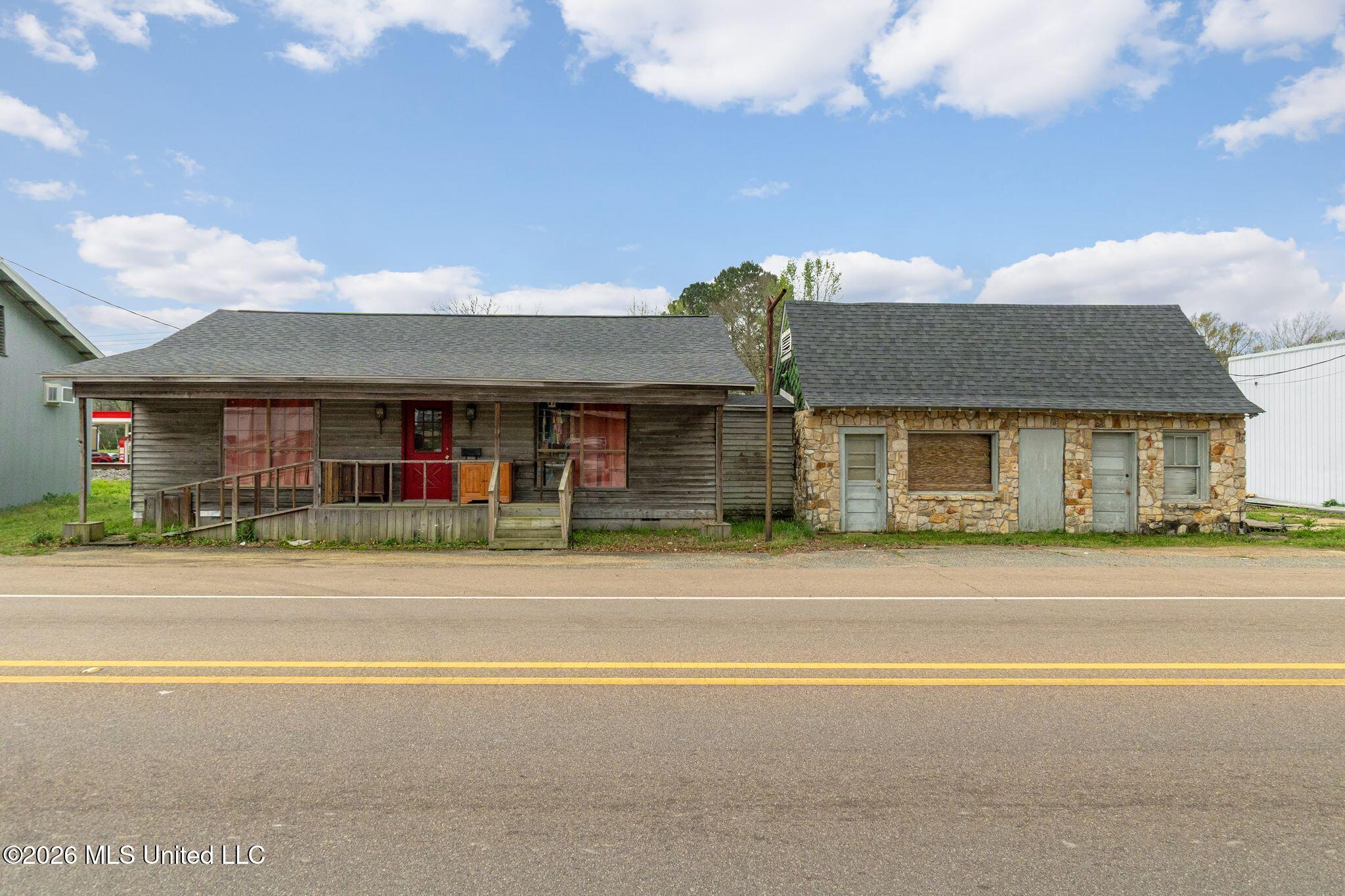 1629 Simpson Highway 149 — photo