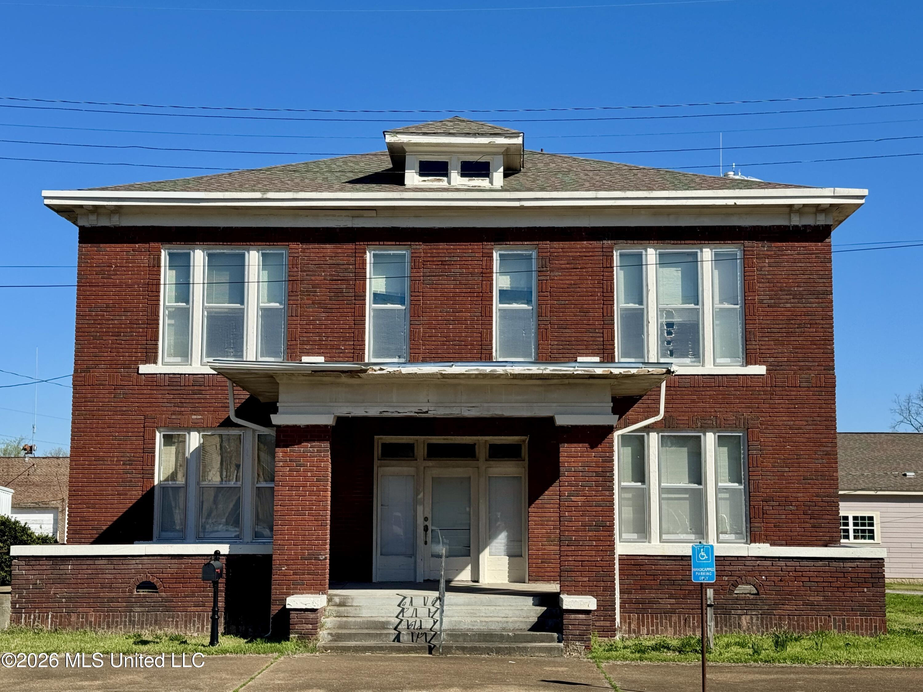 158 E College Avenue — photo