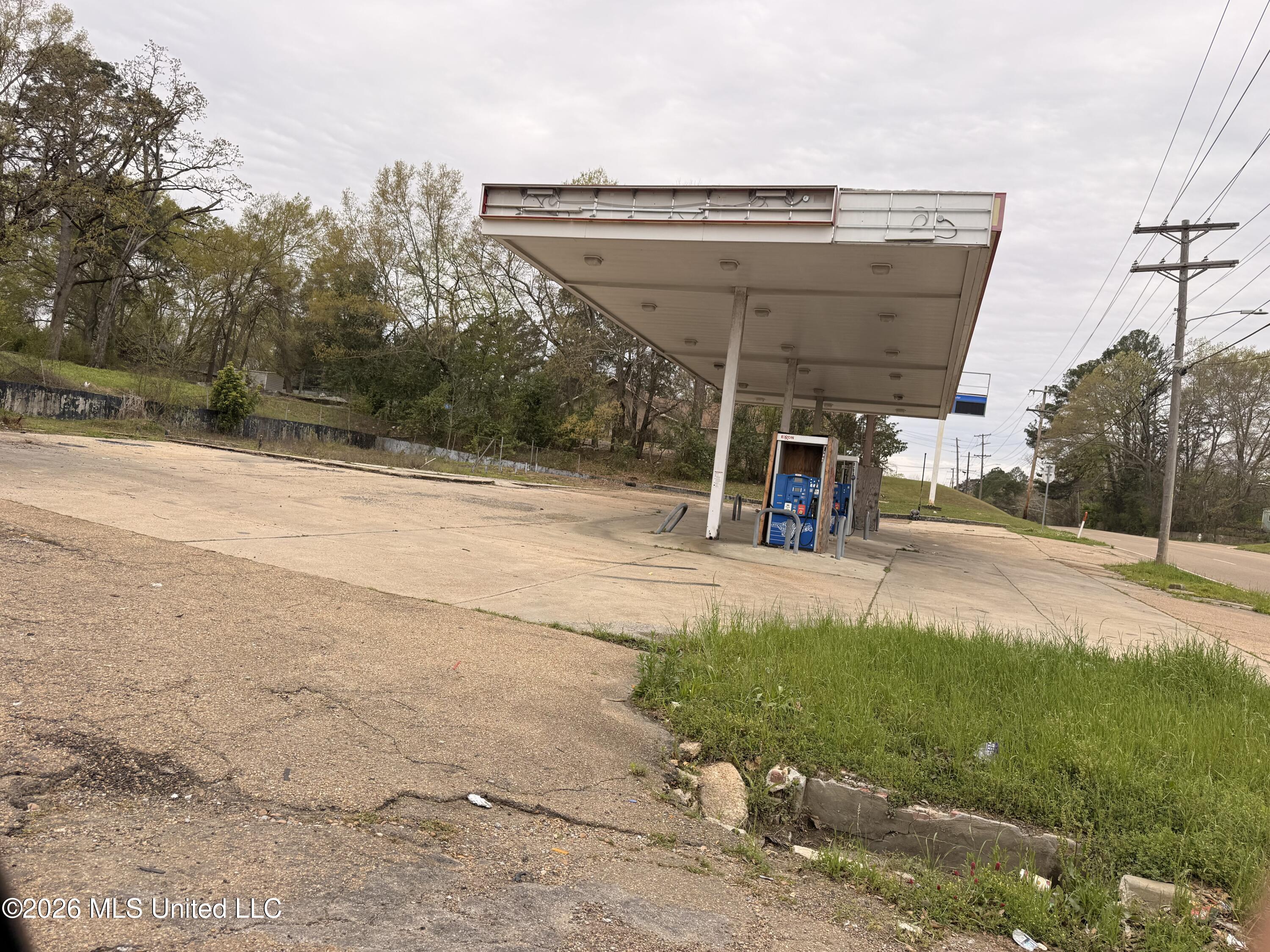 375 E Mcdowell Road, Jackson, MS 39204 — photo 2