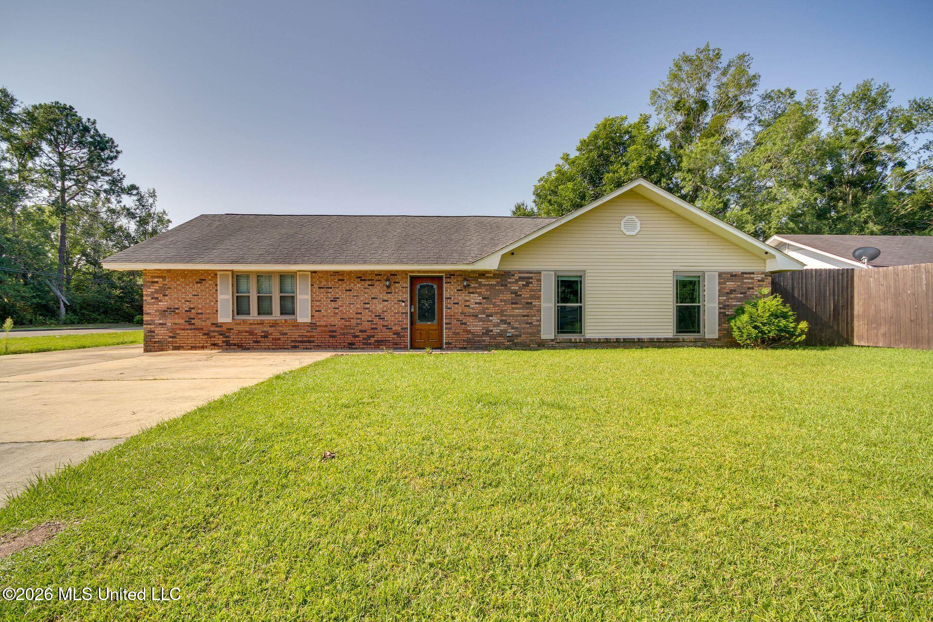 12424 Crestwood Drive — photo