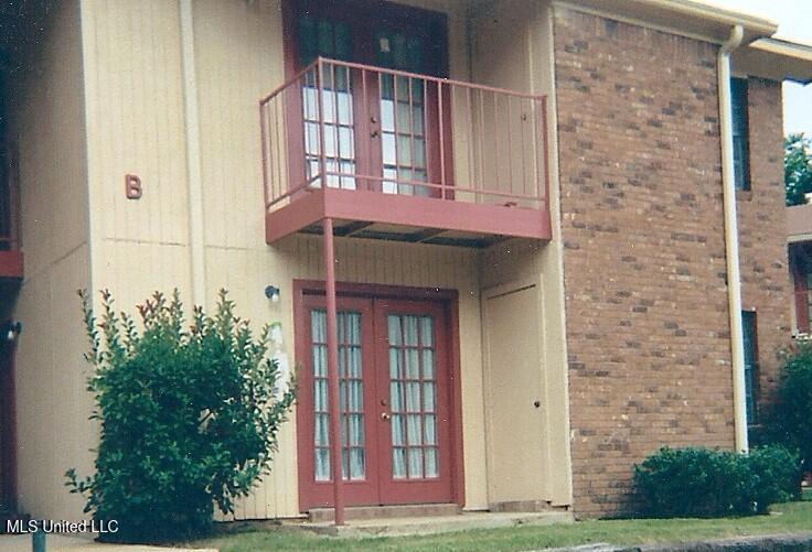 836 Riverview Drive — photo