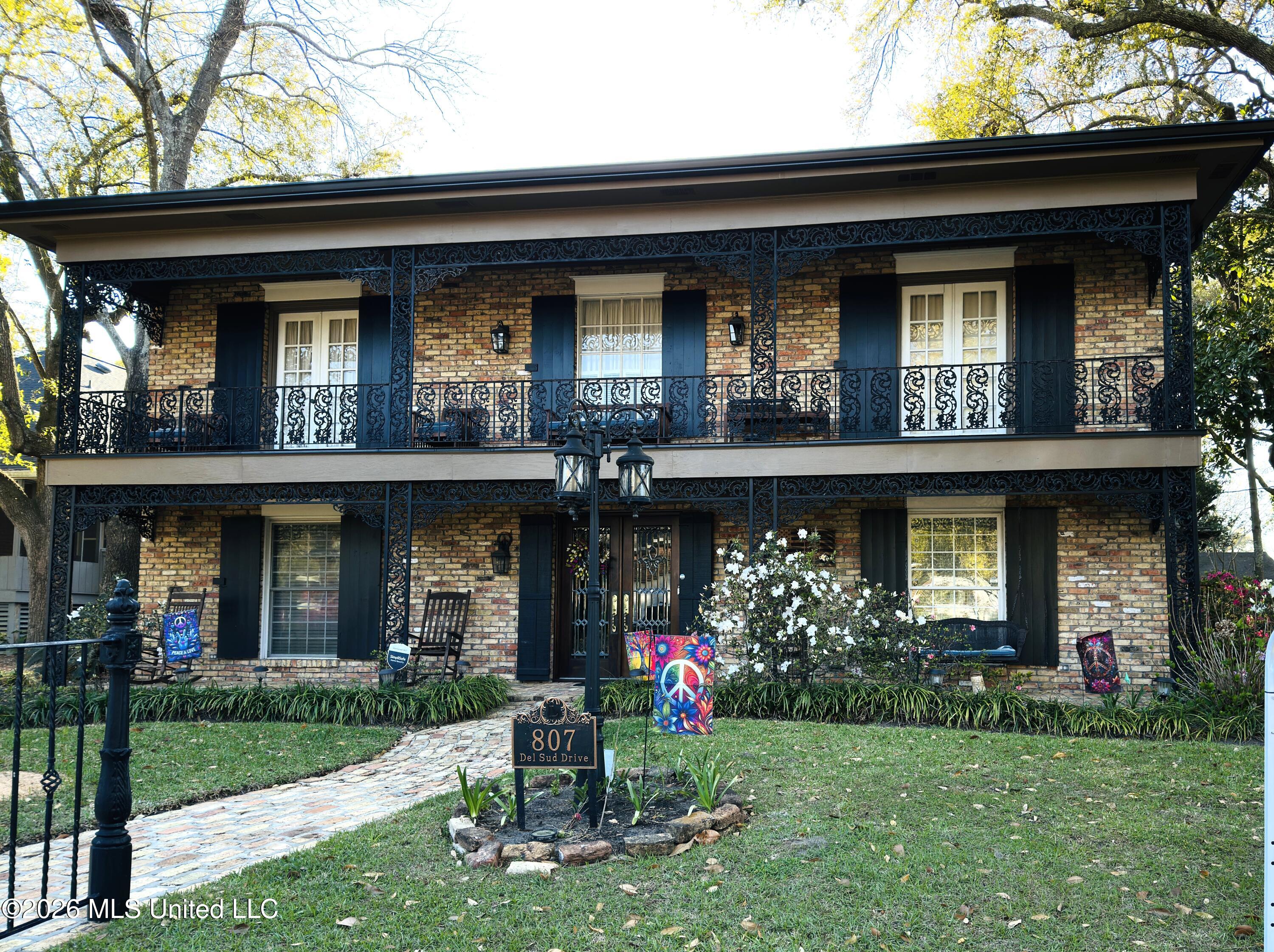 807 Del Sud Drive — photo