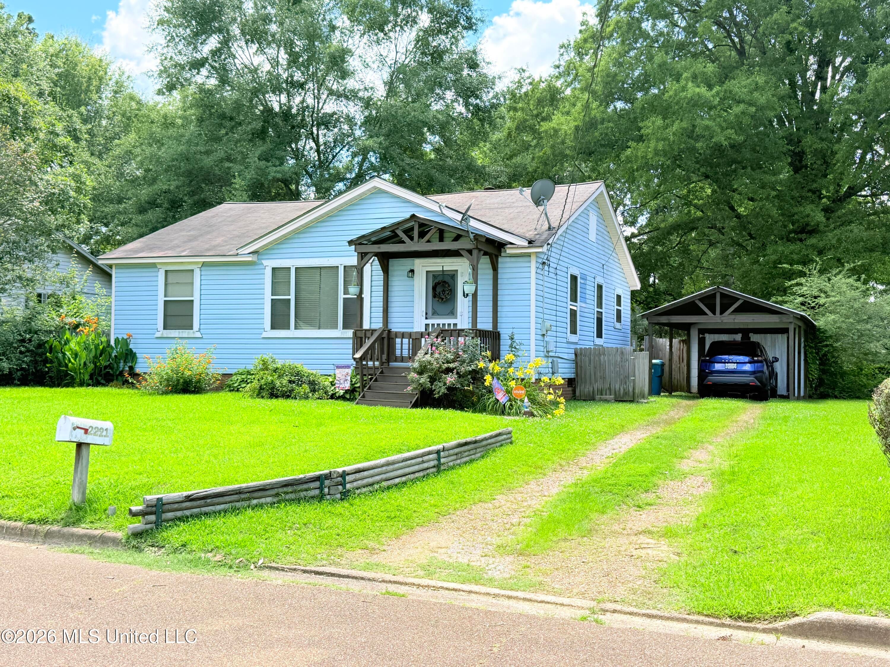 2221 Long Street — photo