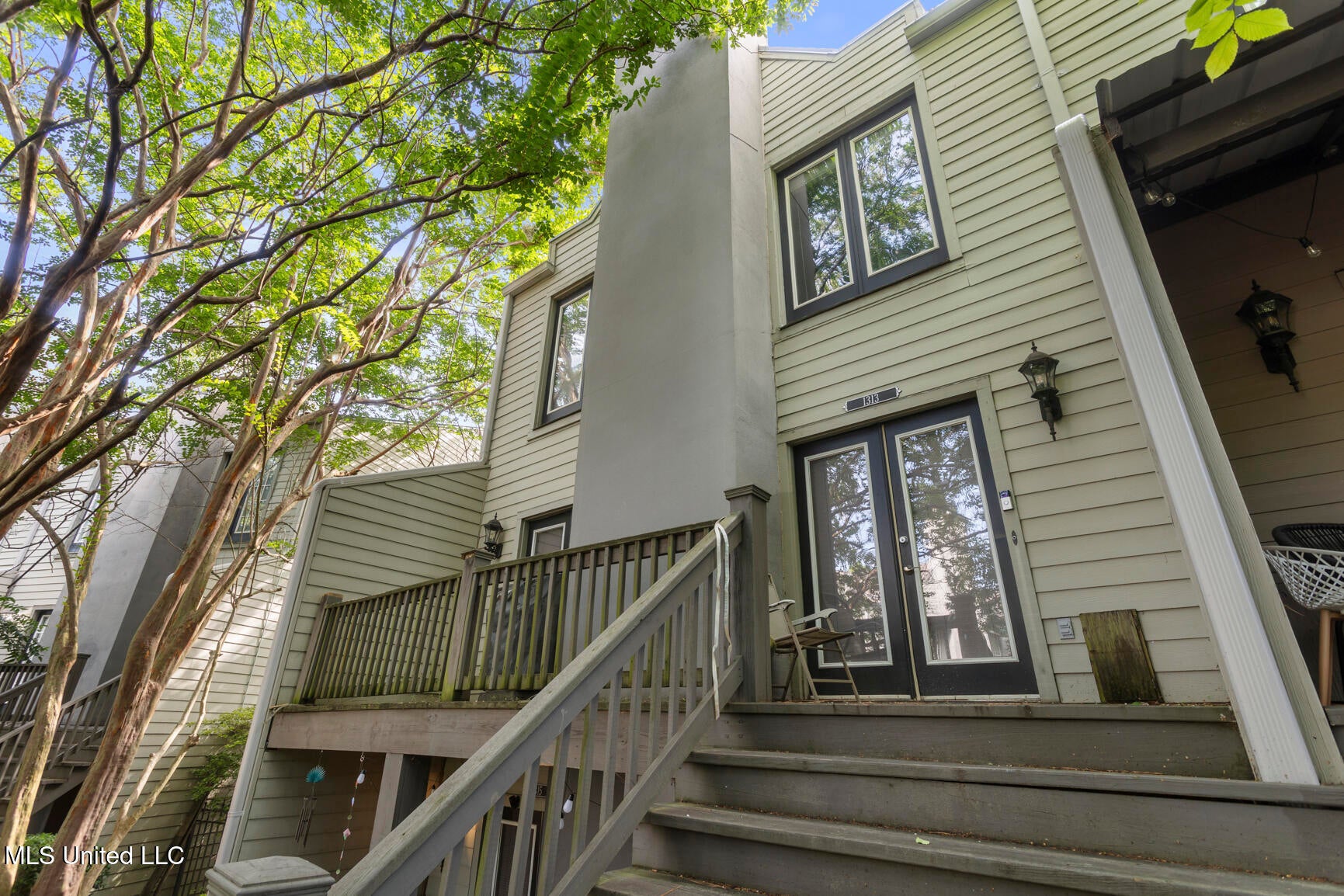 1313 Roxbury Court — photo