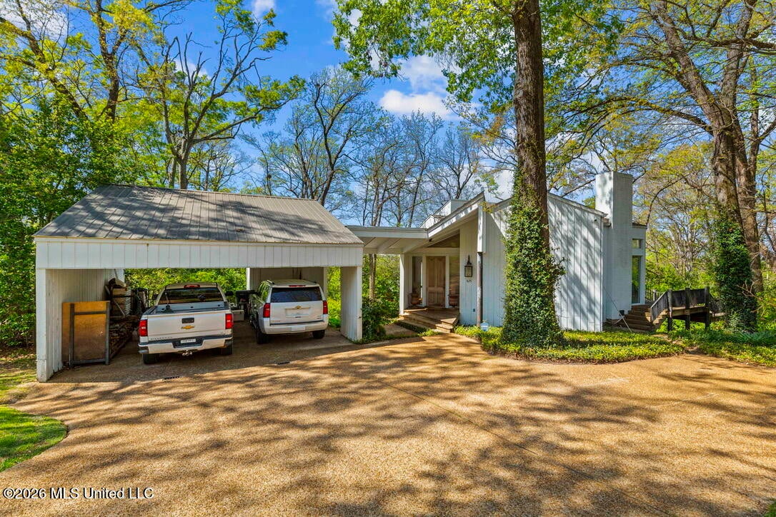 825 Crestview Drive — photo