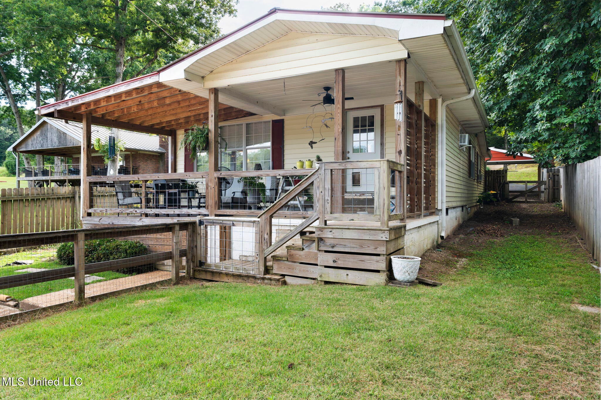 1294 Lakeview Drive — photo