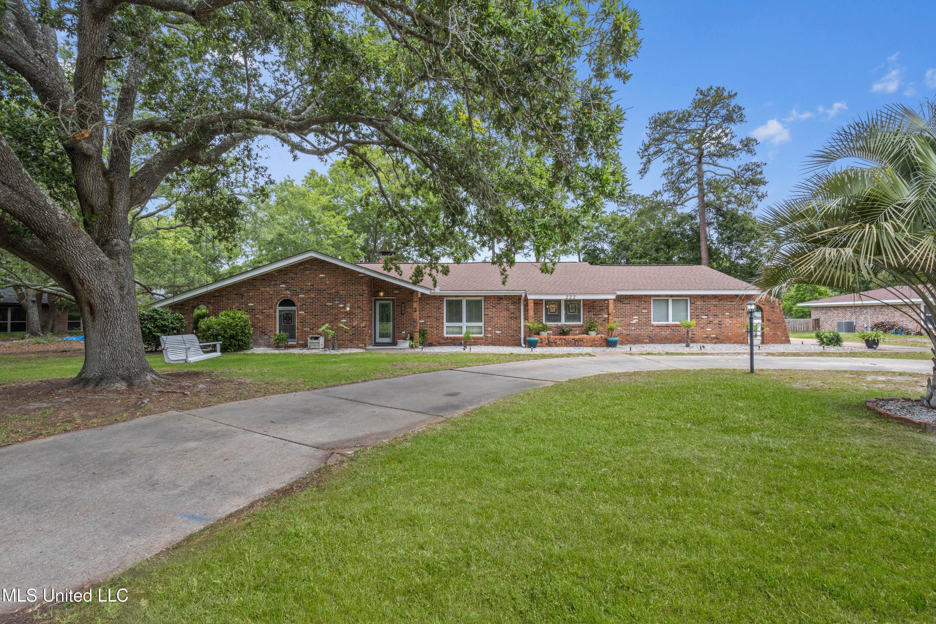 222 Glen Eagles Drive — photo