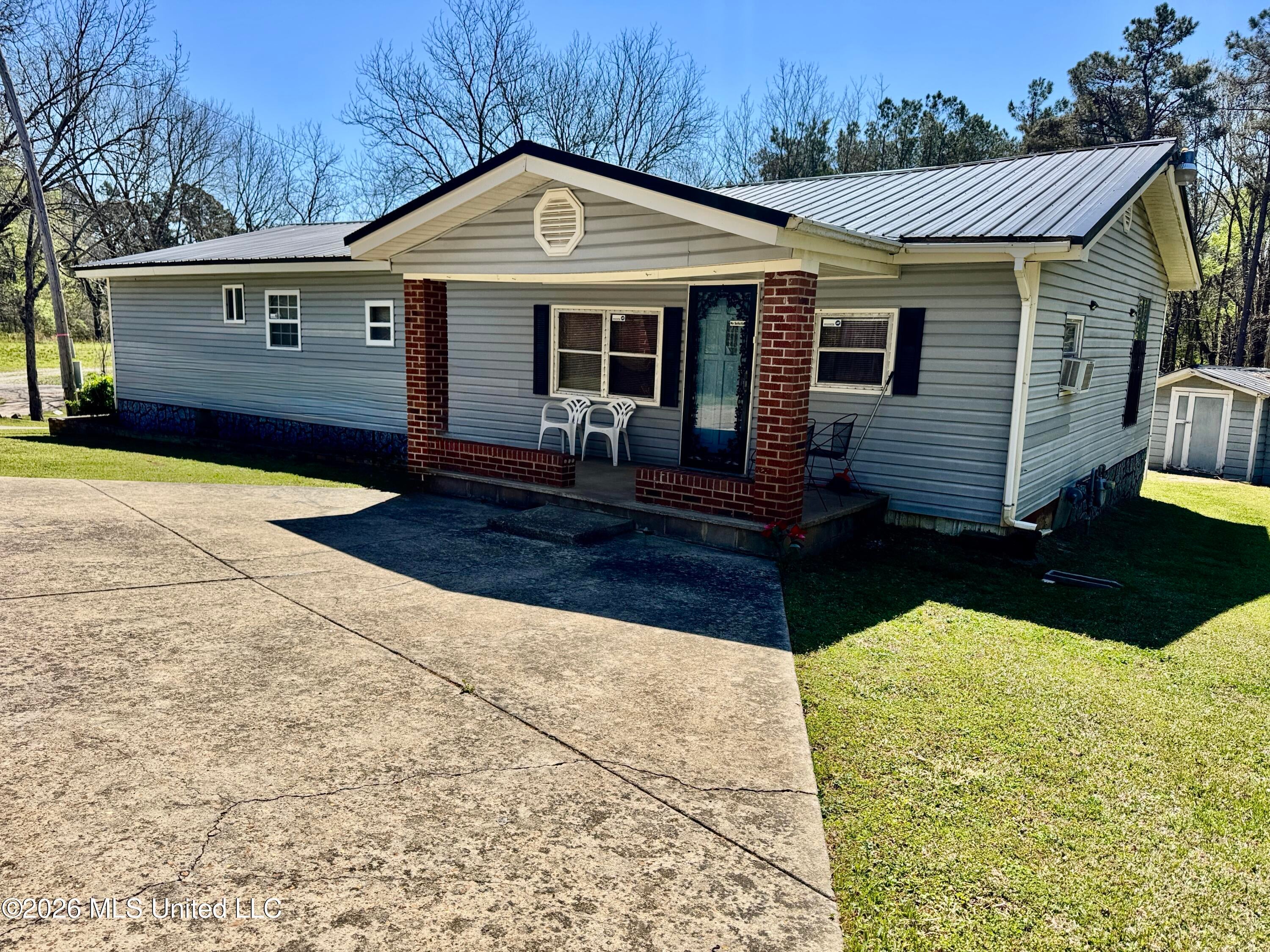 24 Evergreen Lane — photo