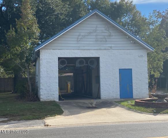 1728 Ingalls Avenue — photo