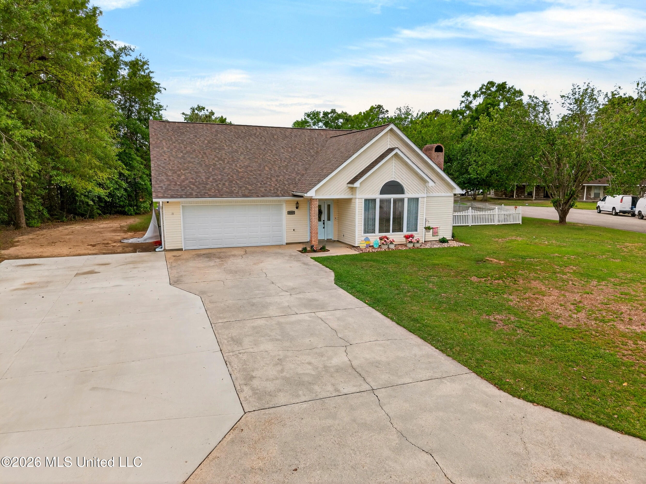 8007 Fishook Lane — photo