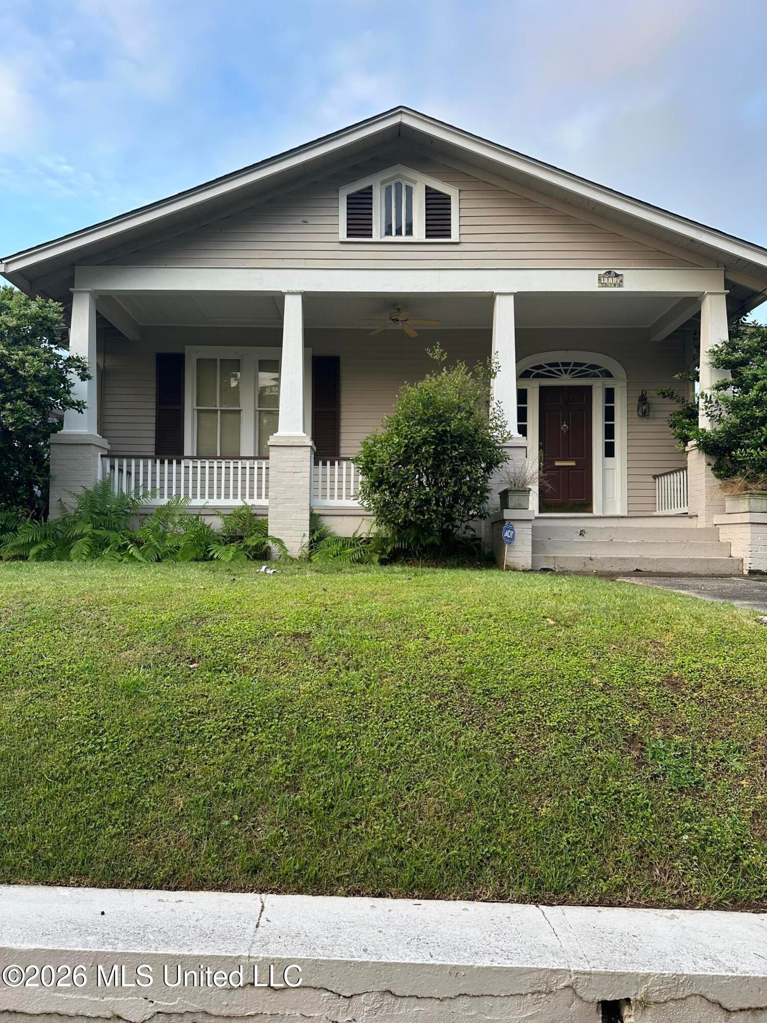 1112 Main Street — photo