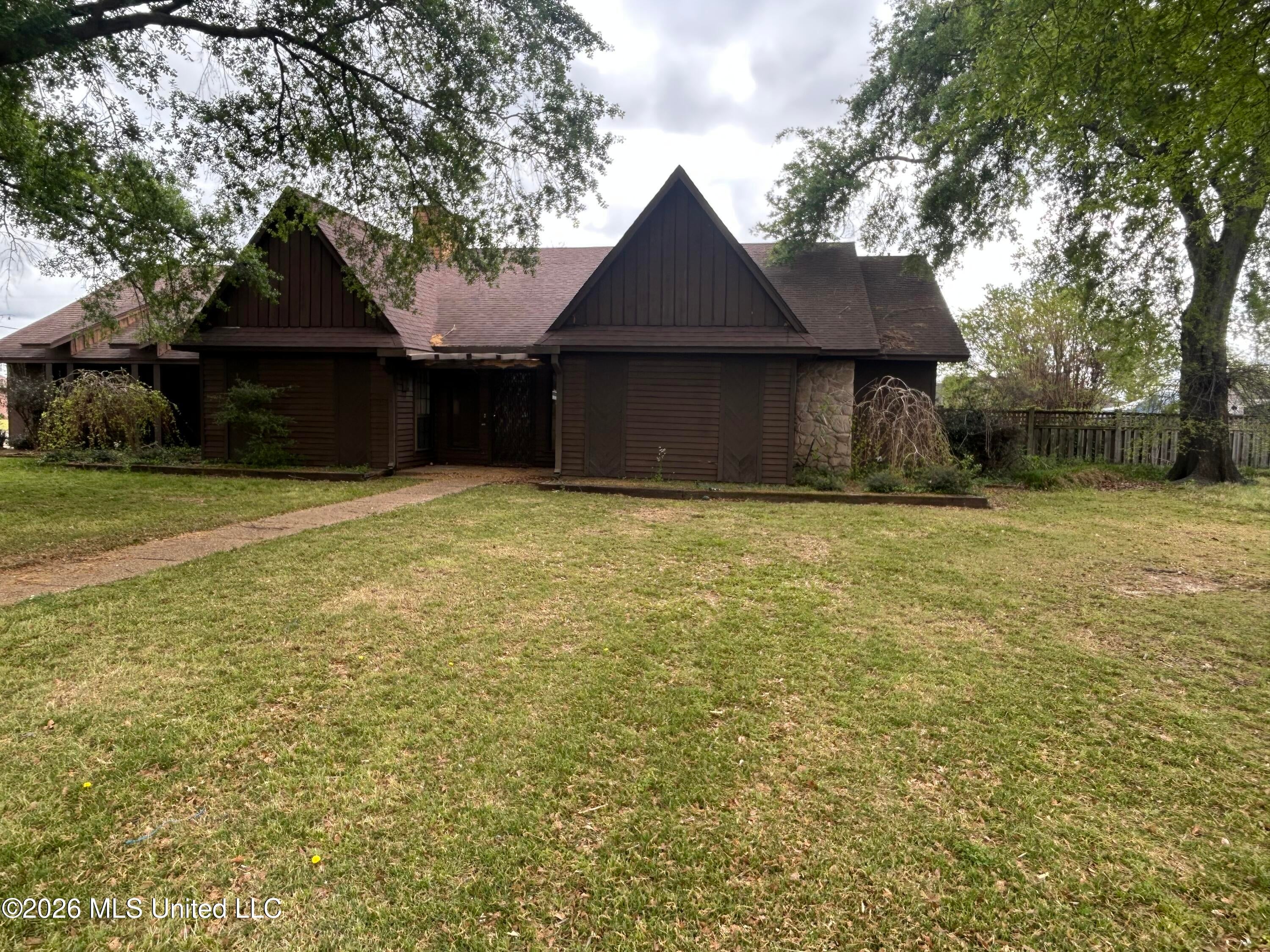 628 S Aubrey Circle — photo