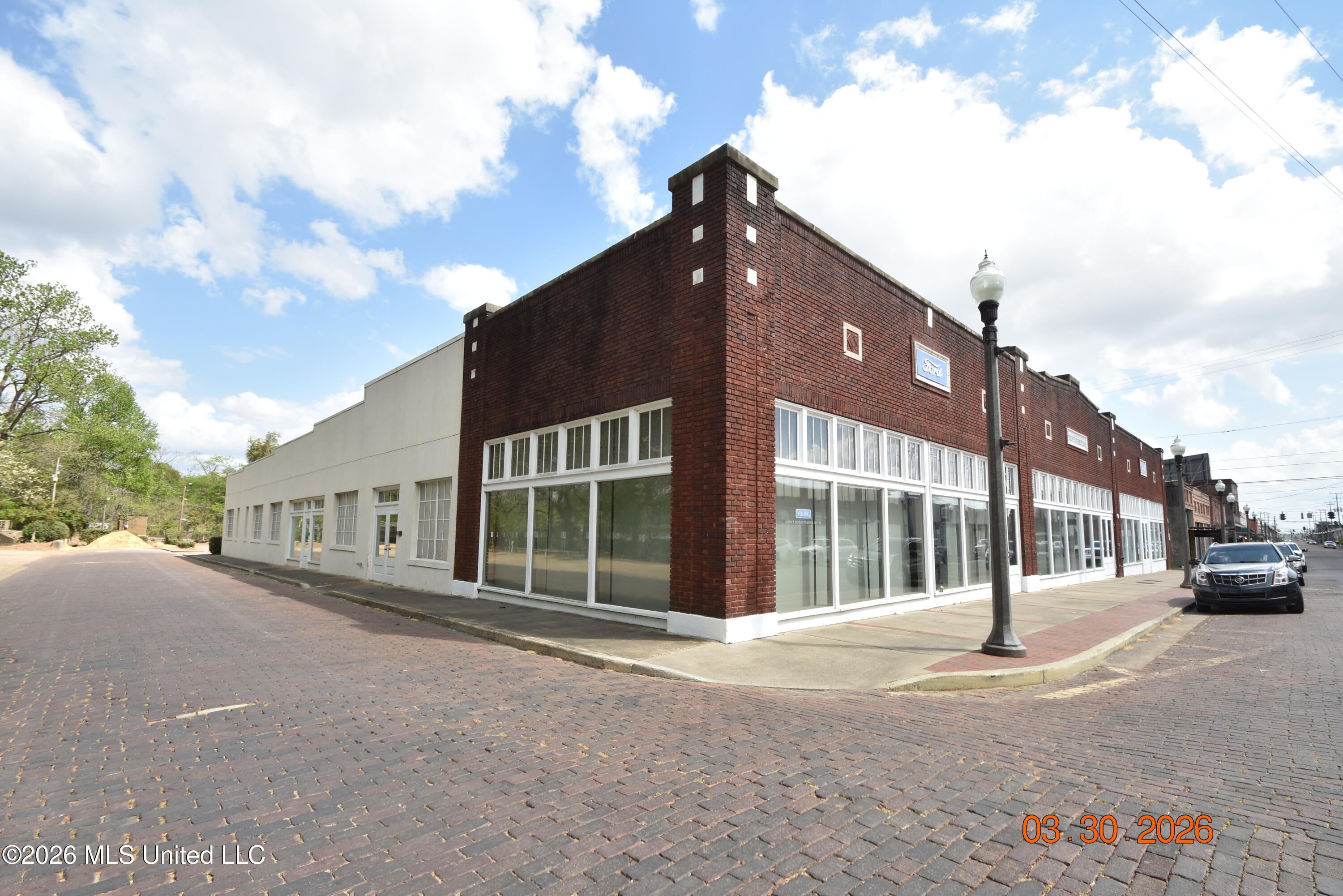 101 Main Street — photo