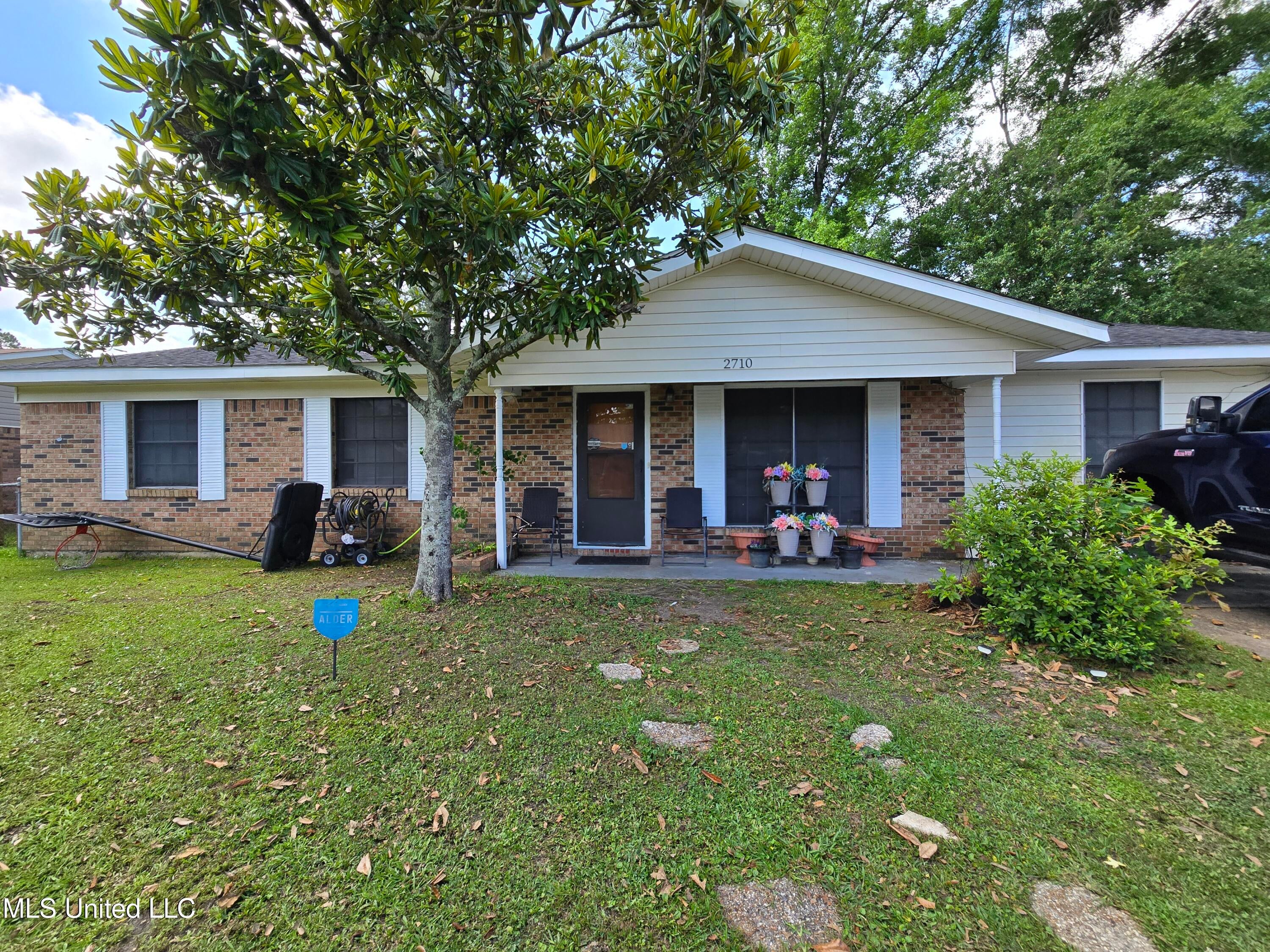 2710 E Angela Circle — photo