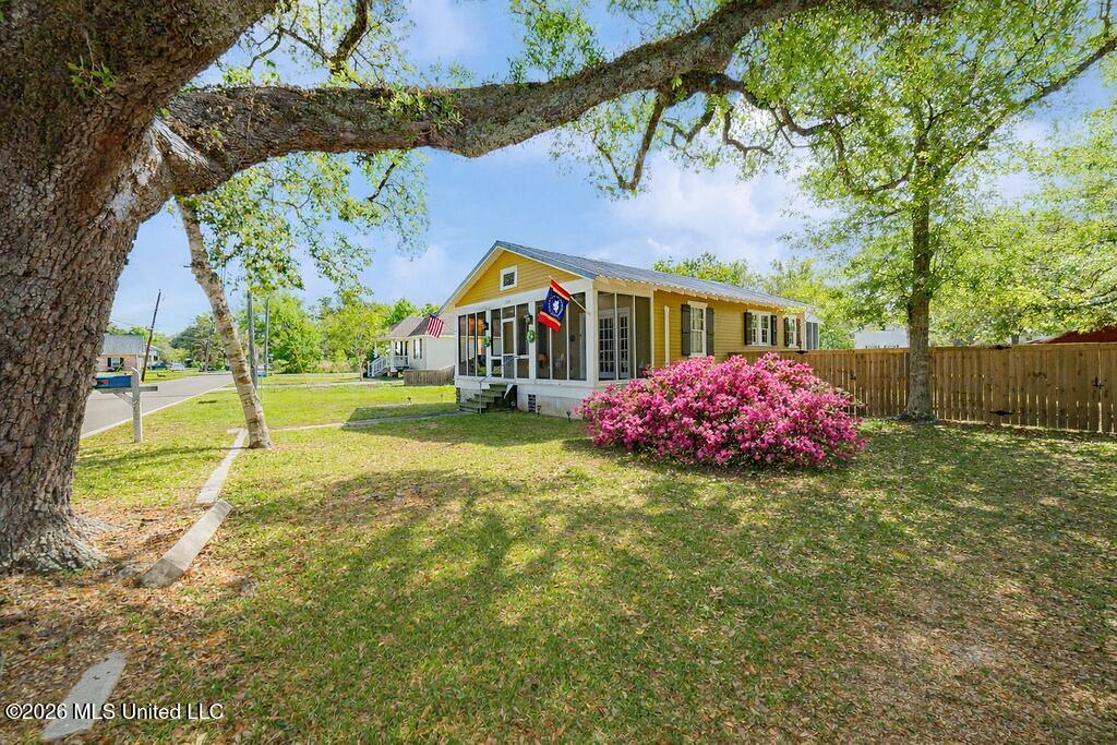 203 Jeff Davis Avenue — photo