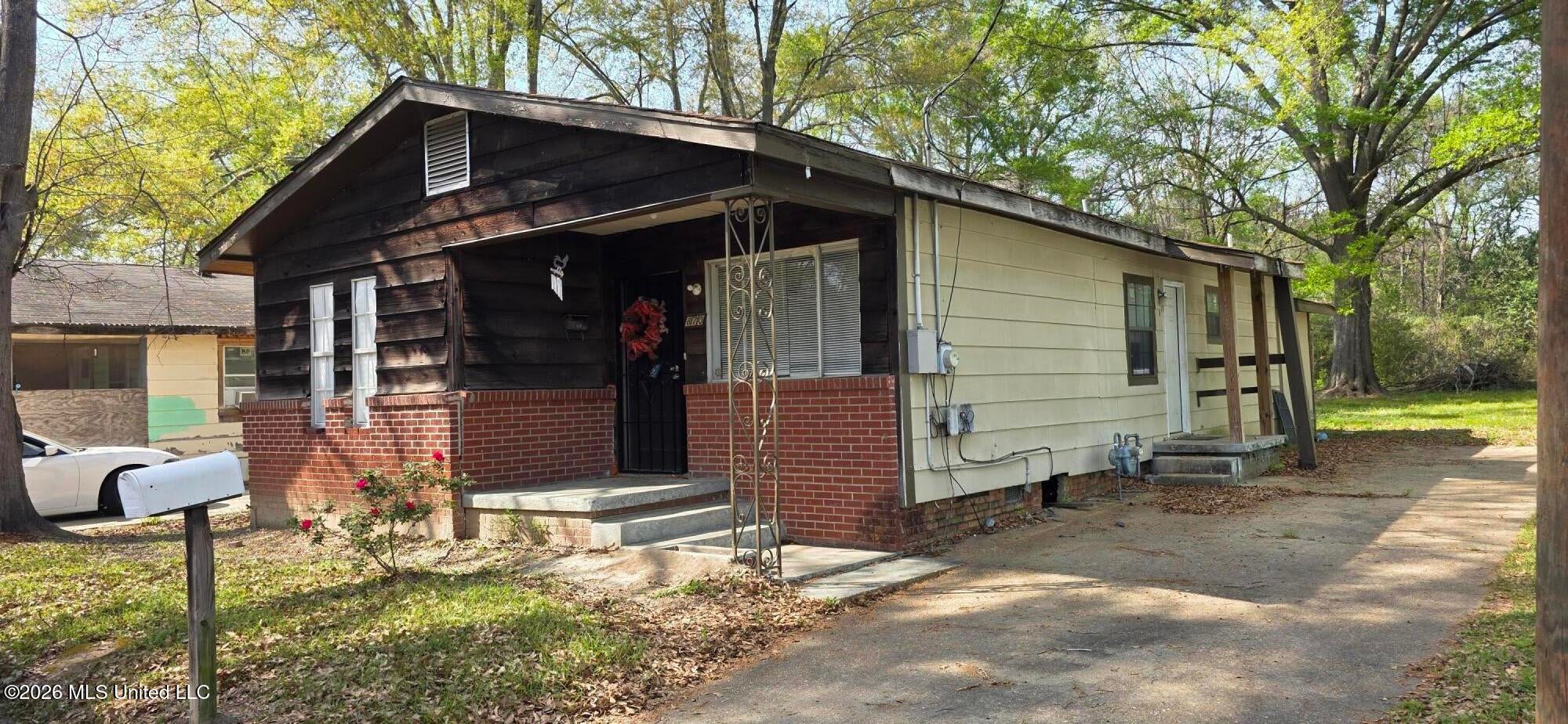 870 Crawford Street — photo