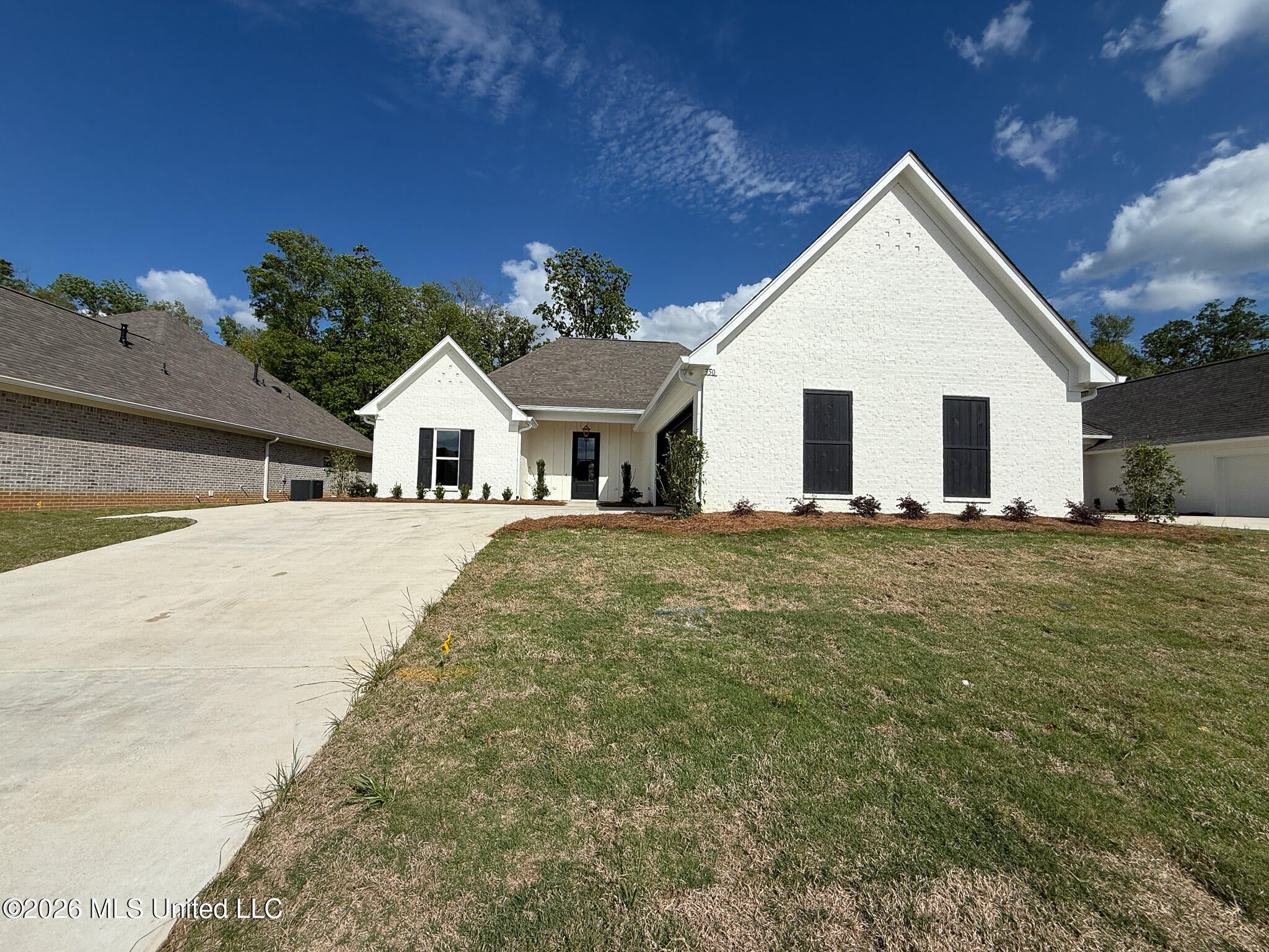 350 Oakville Circle — photo