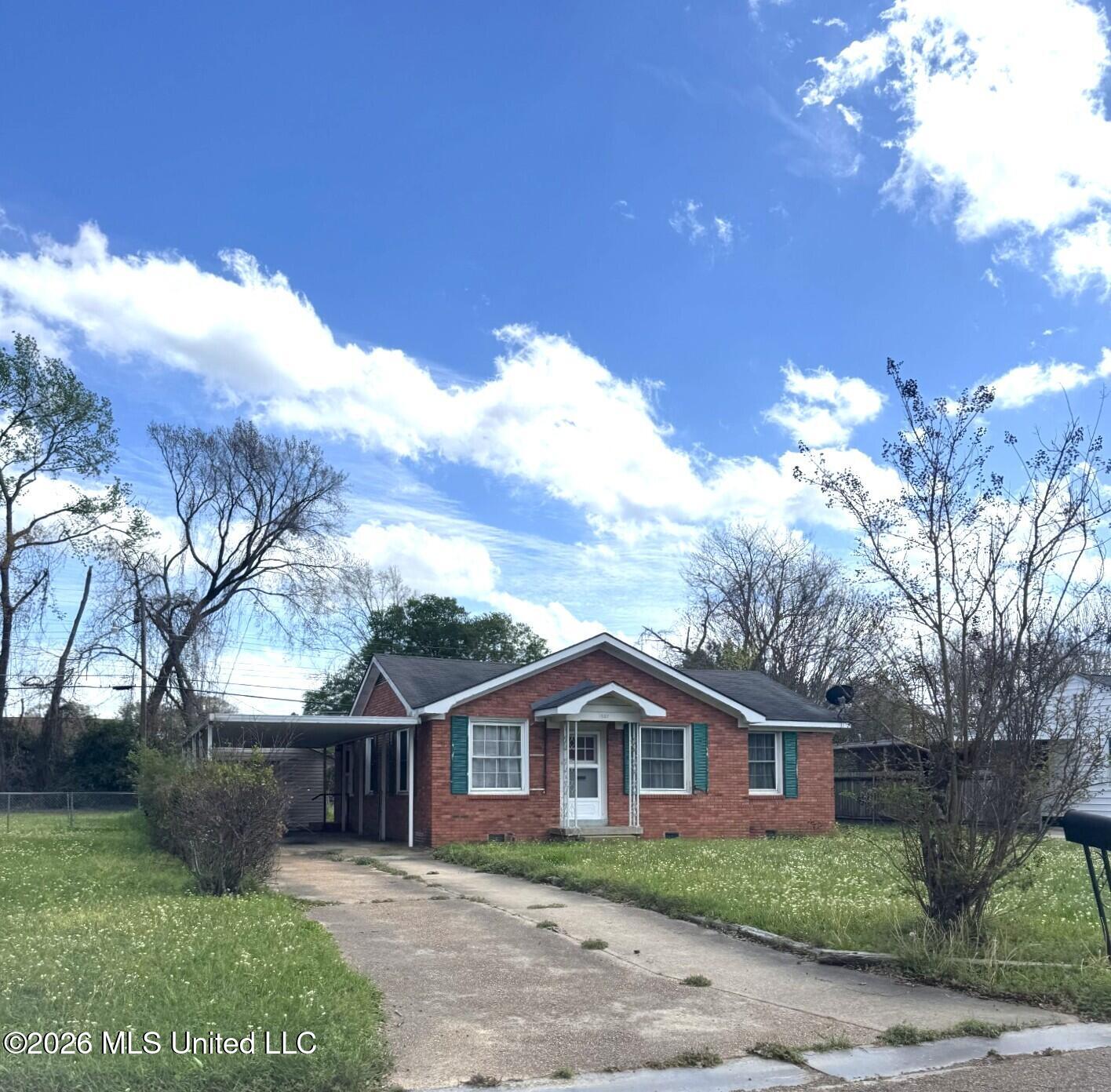 1507 Eastwood Road — photo
