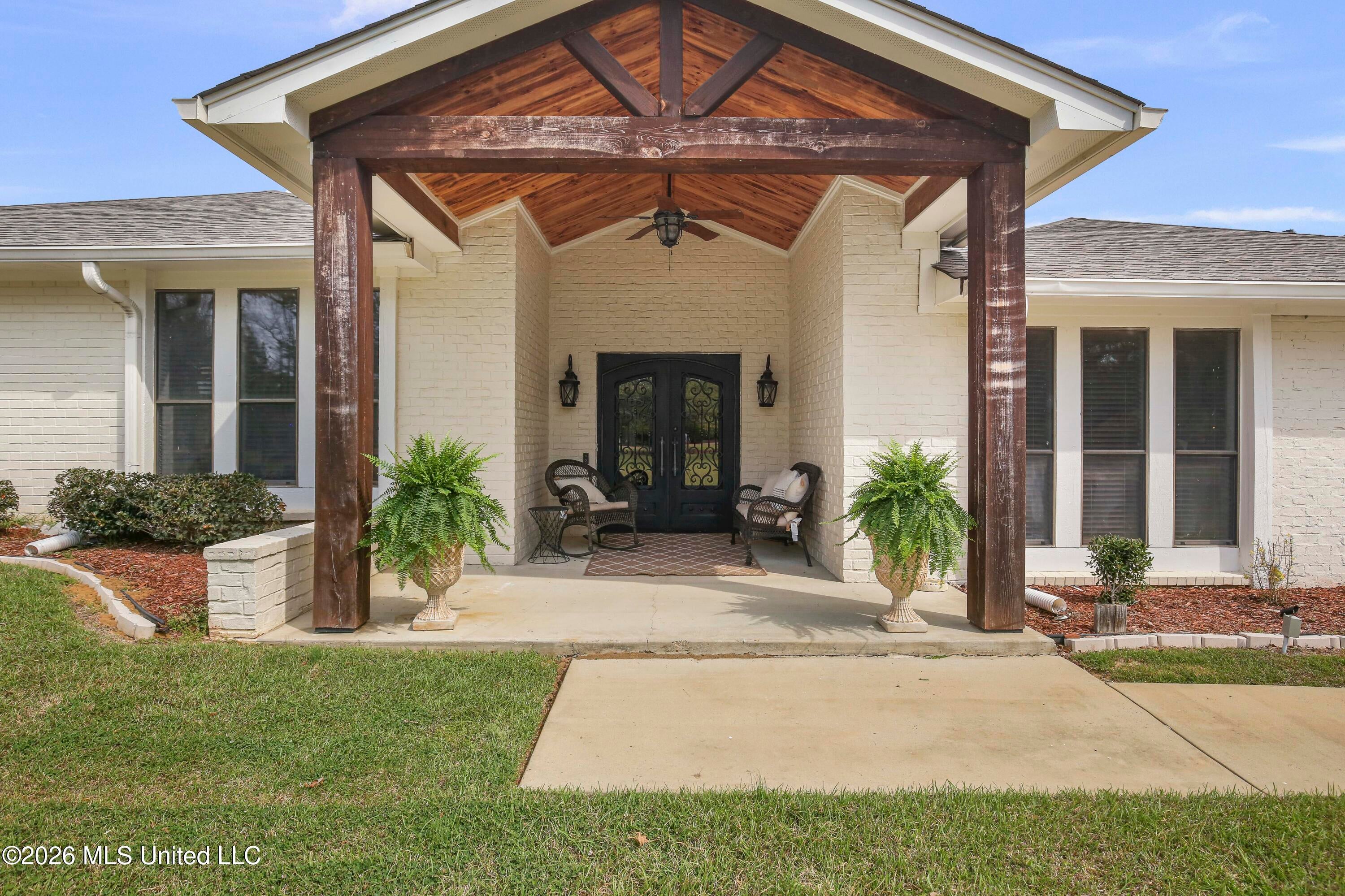 301 Calumet Drive — photo