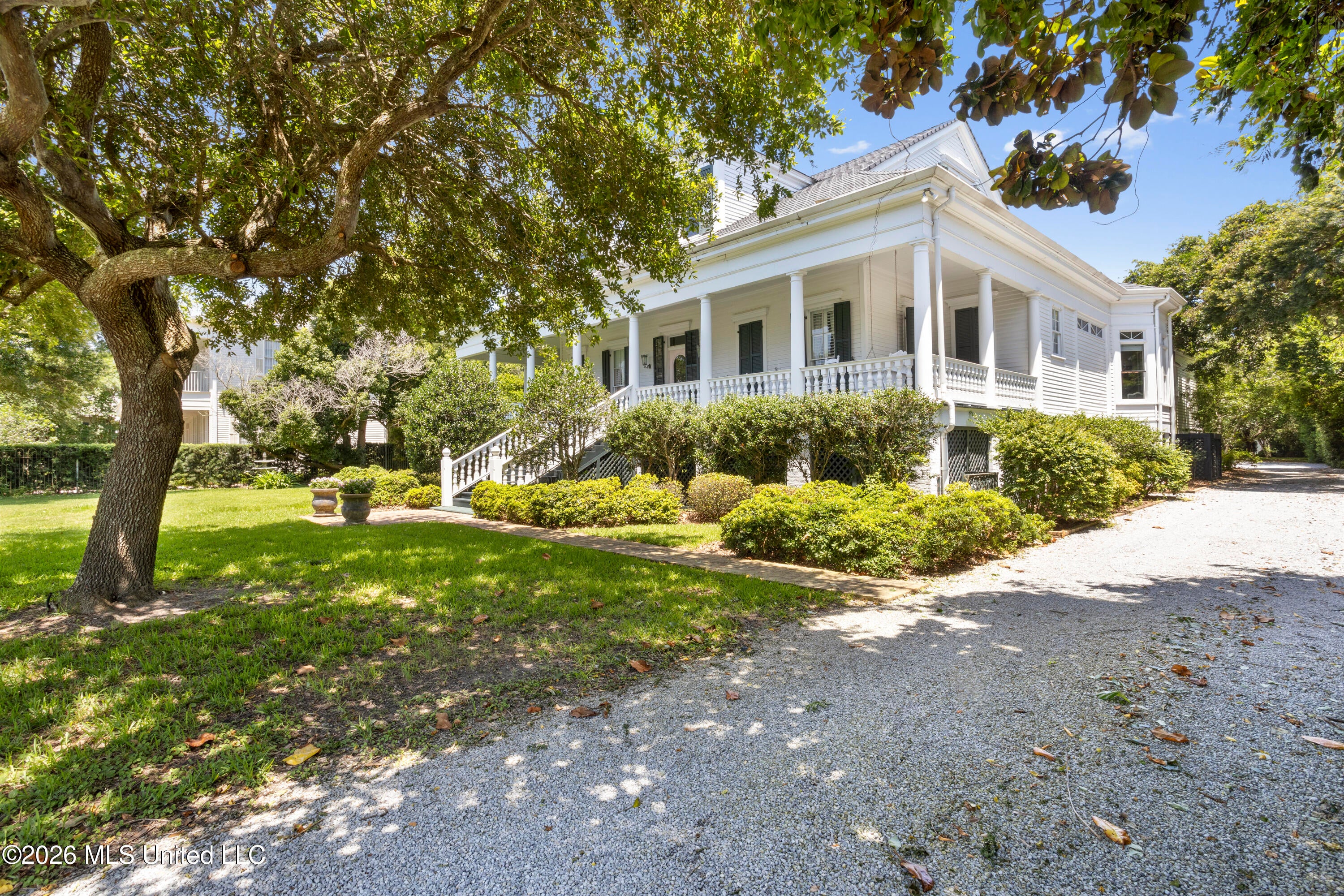 811 E Scenic Drive — photo