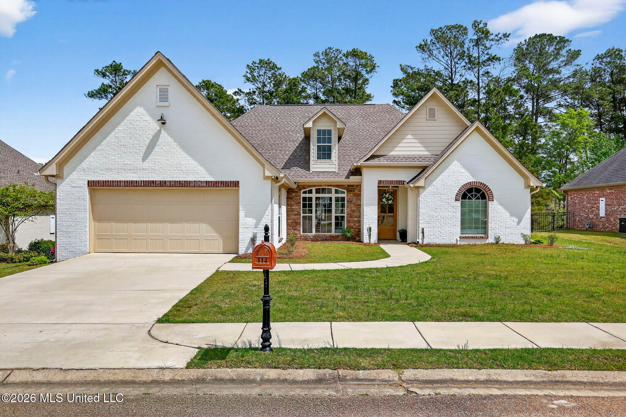 114 Willow Crest Circle — photo