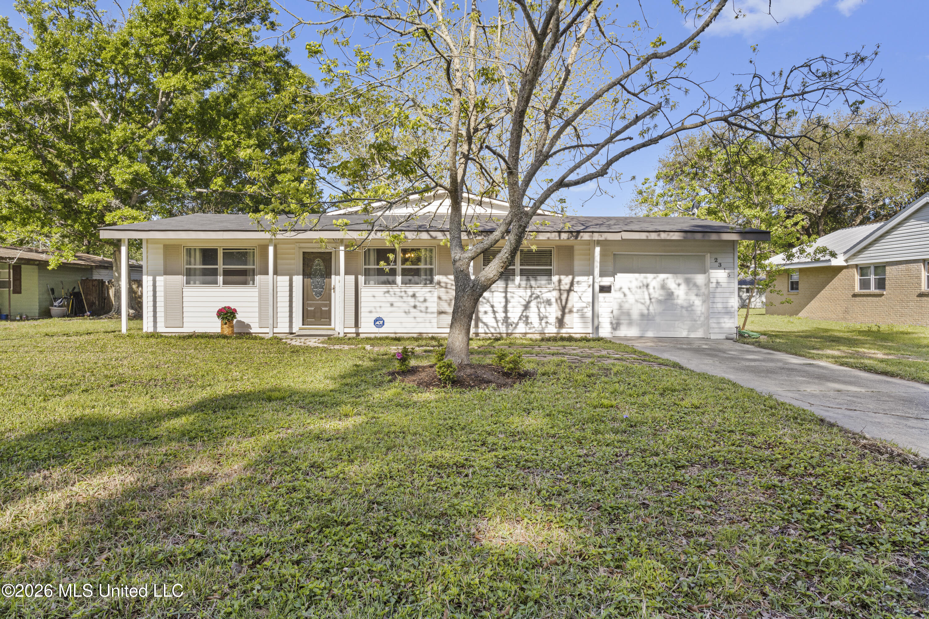 2315 Meadowbrook Street — photo