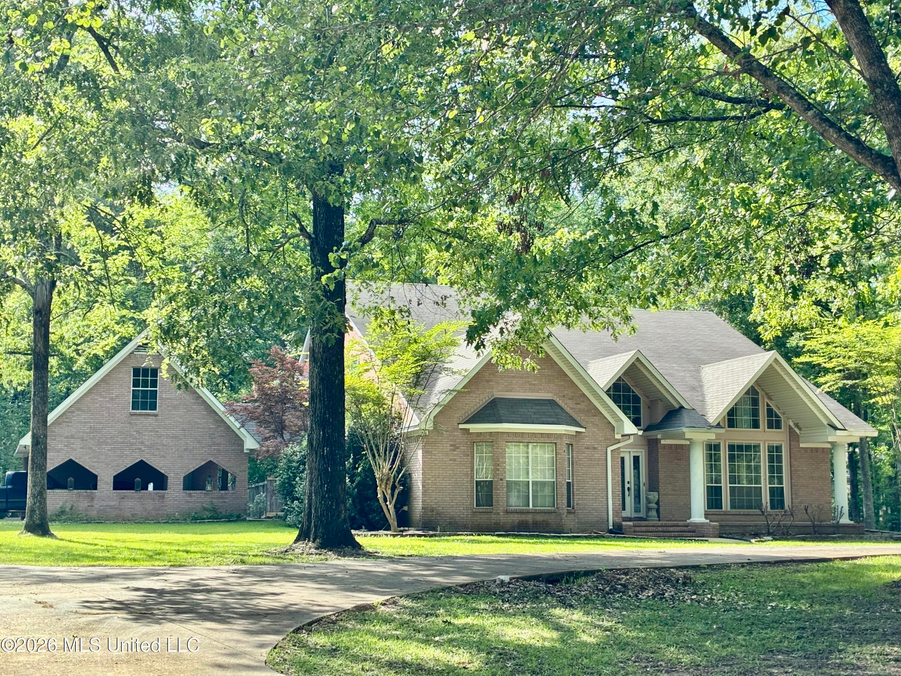 621 S Springlake Circle — photo