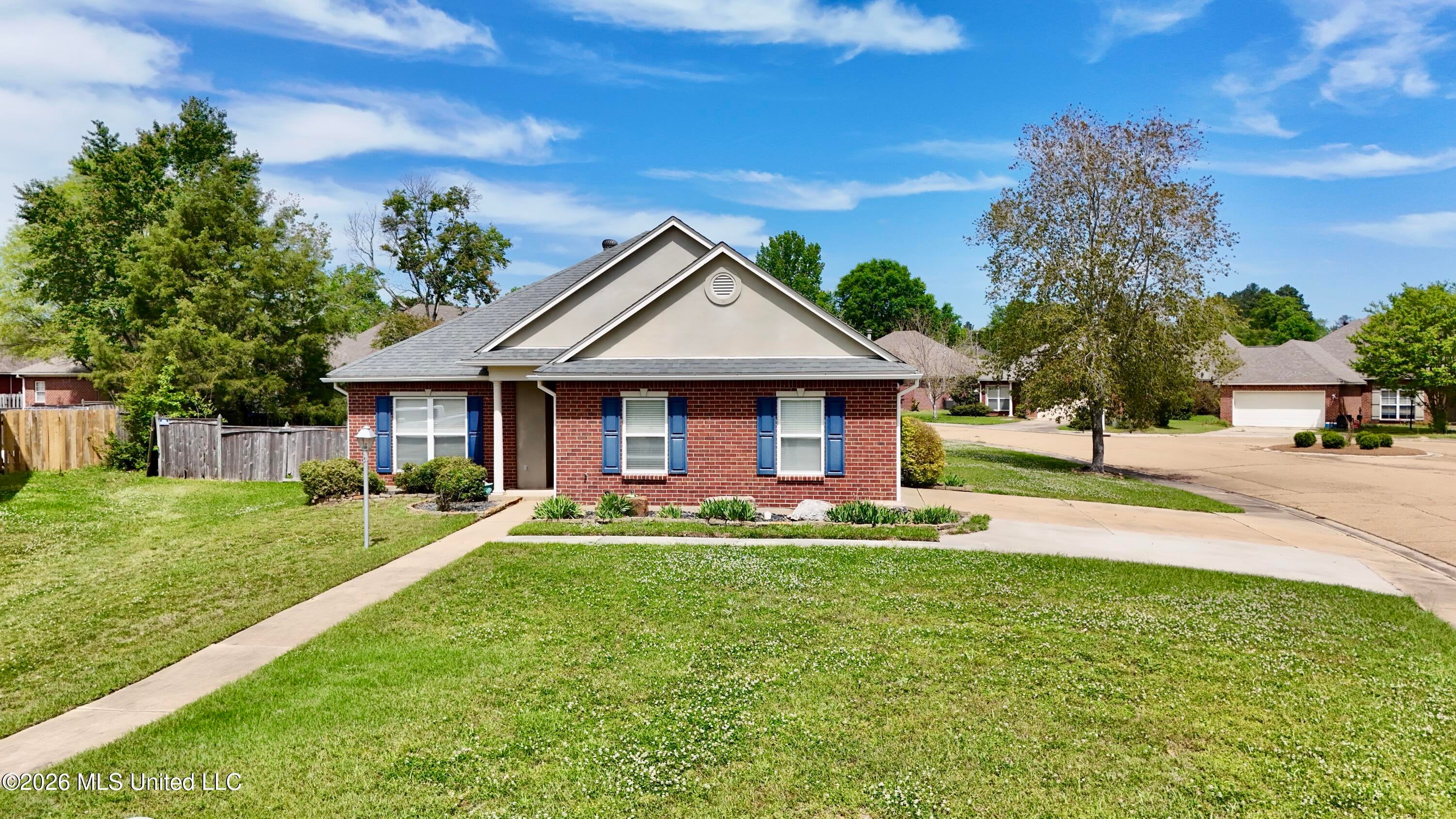 113 Oakleigh Drive — photo