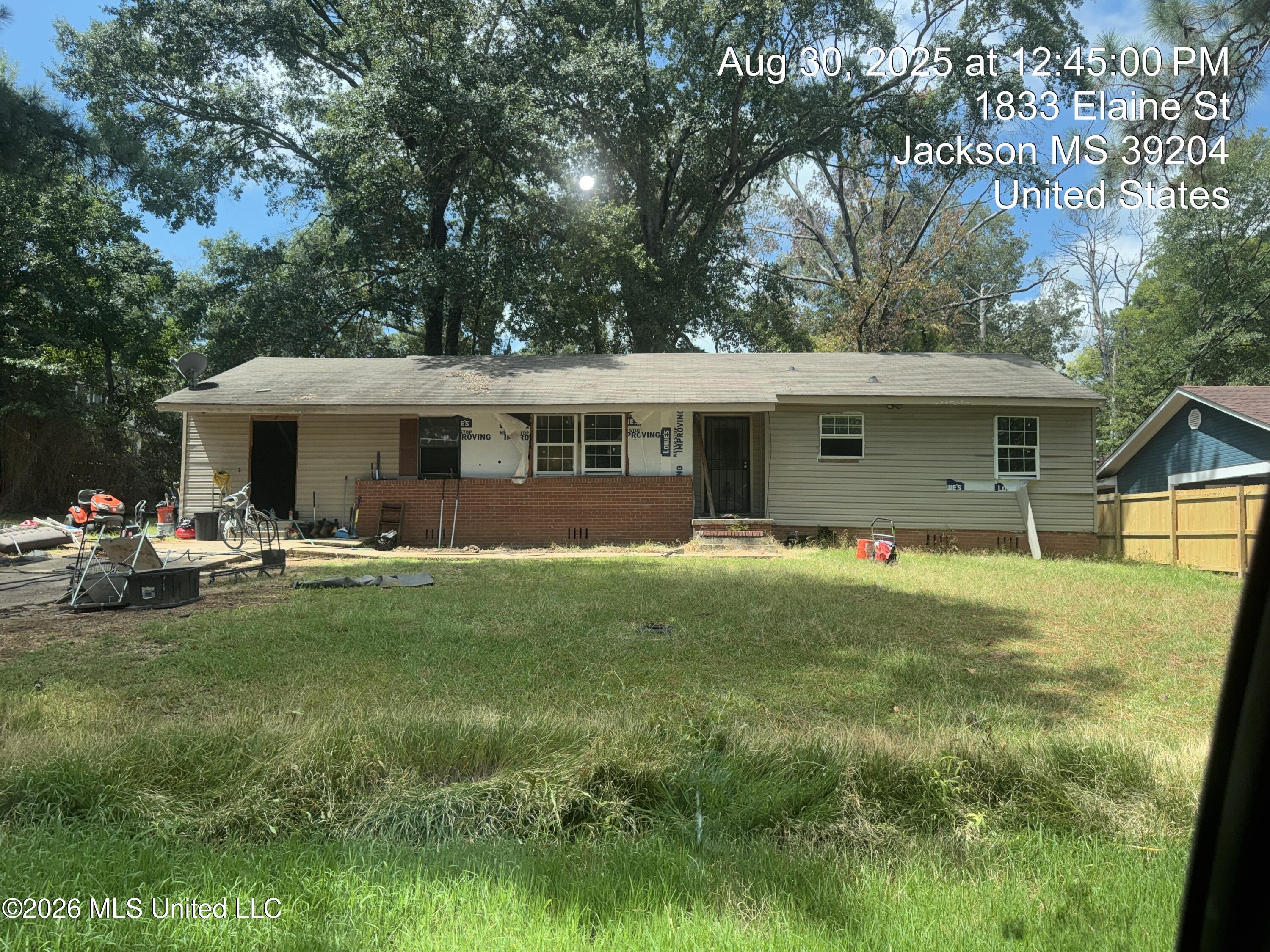 1833 Elaine Street — photo