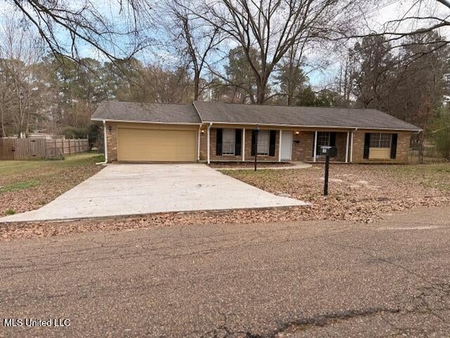 1953 Longwood Drive — photo