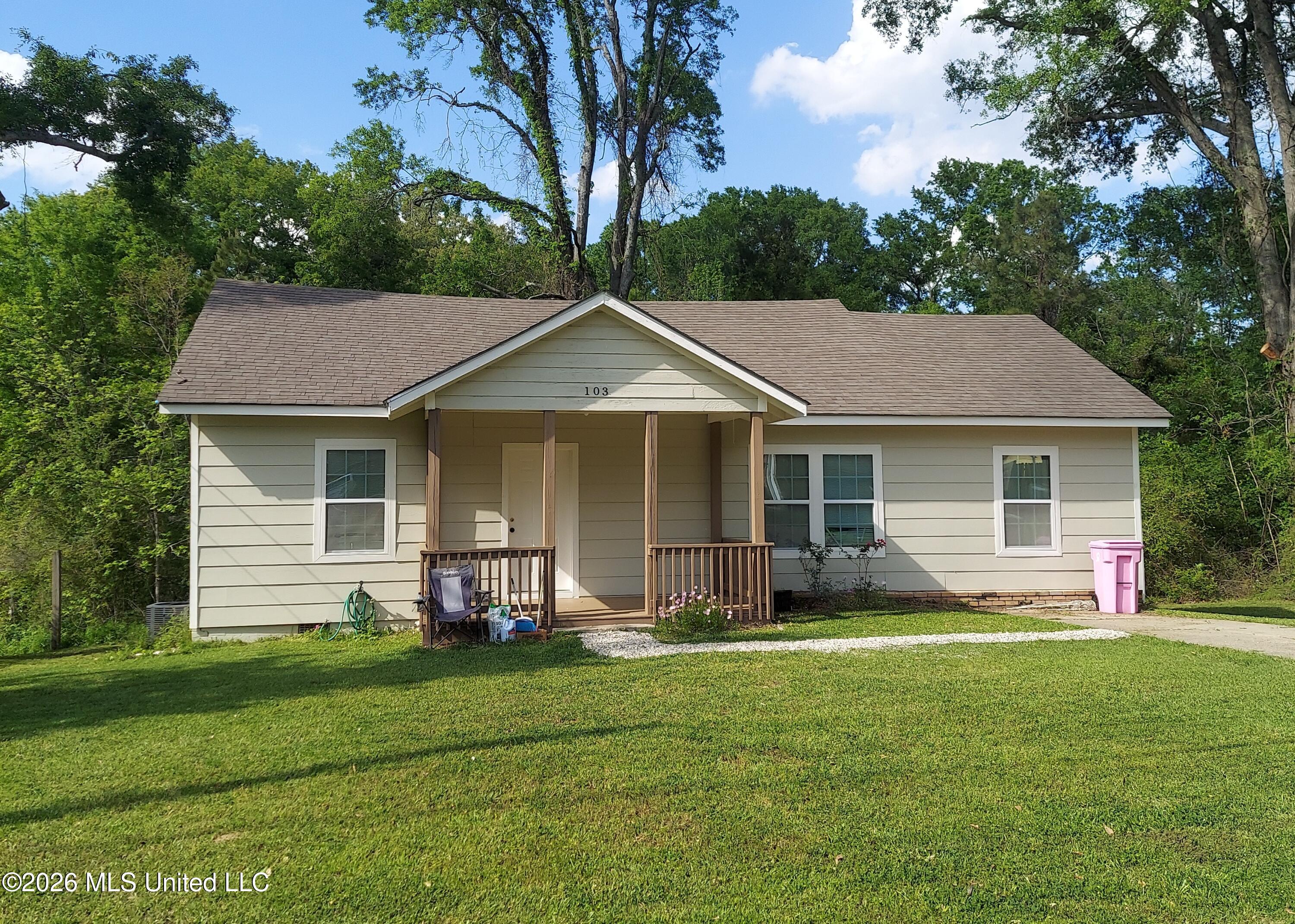 103 E Sproles Street — photo