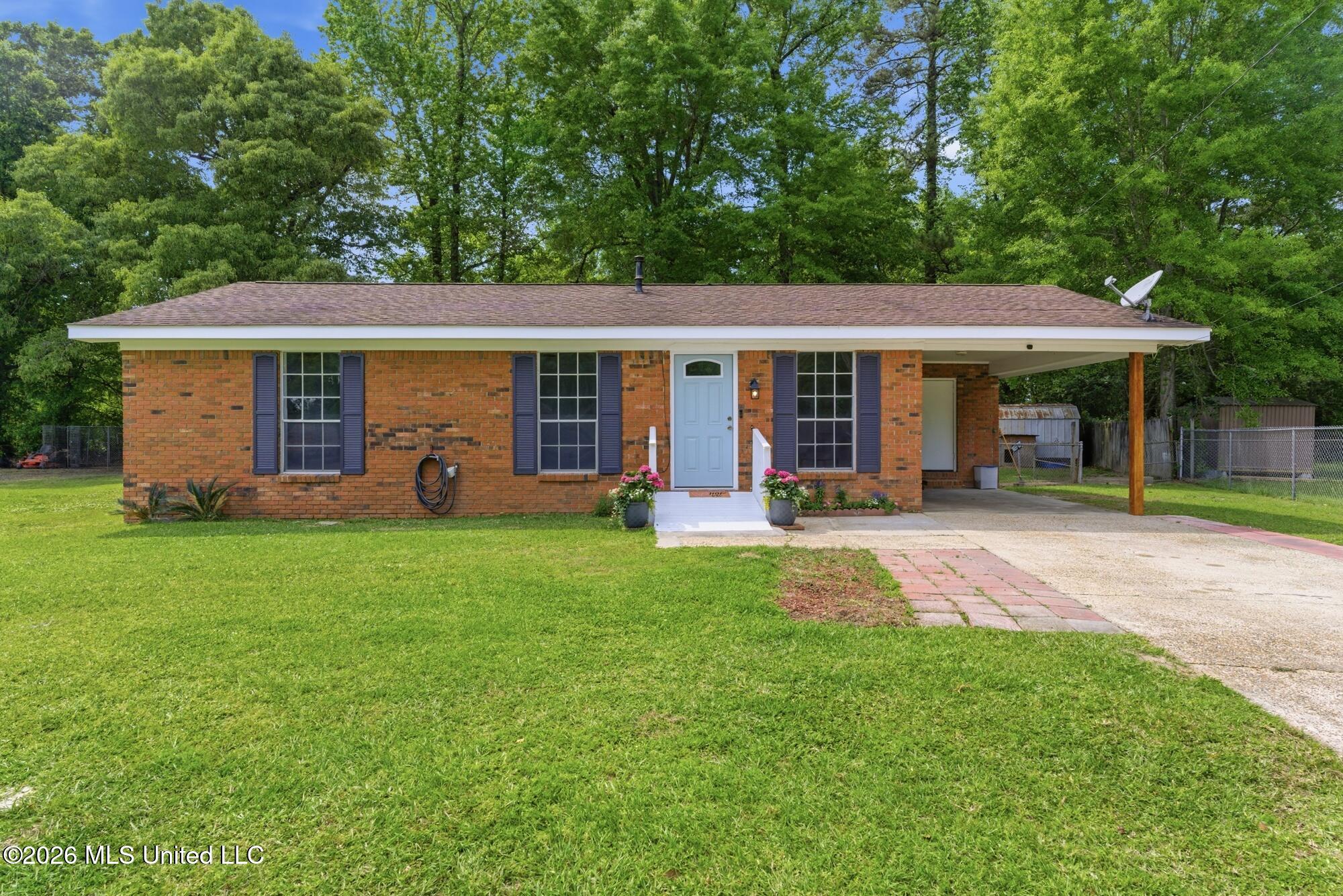 205 Woodside Drive — photo