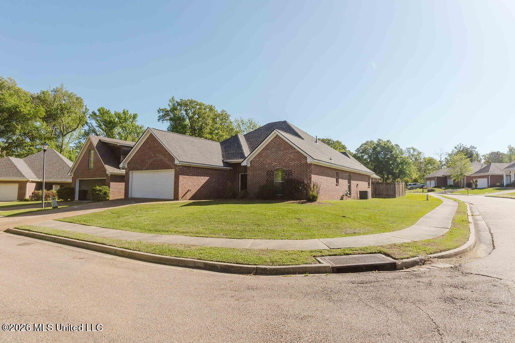100 Woodbine Court — photo