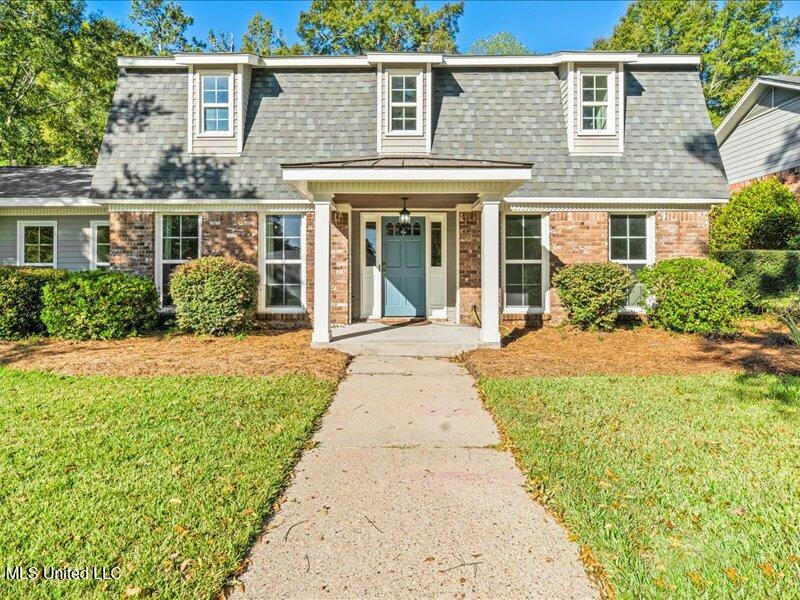 215 Wildwood Trace — photo