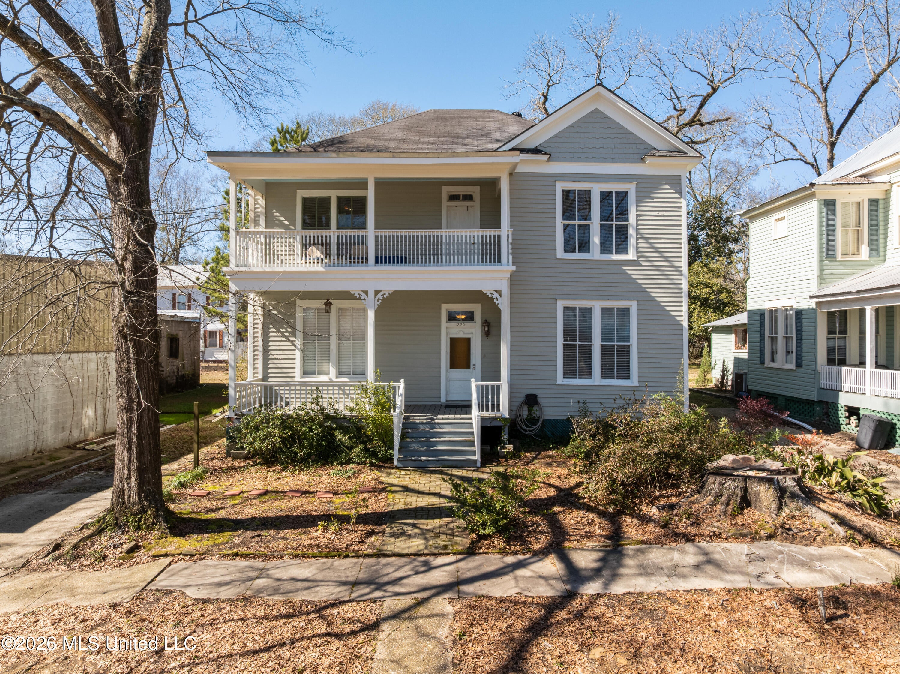 225 W Railroad Avenue — photo