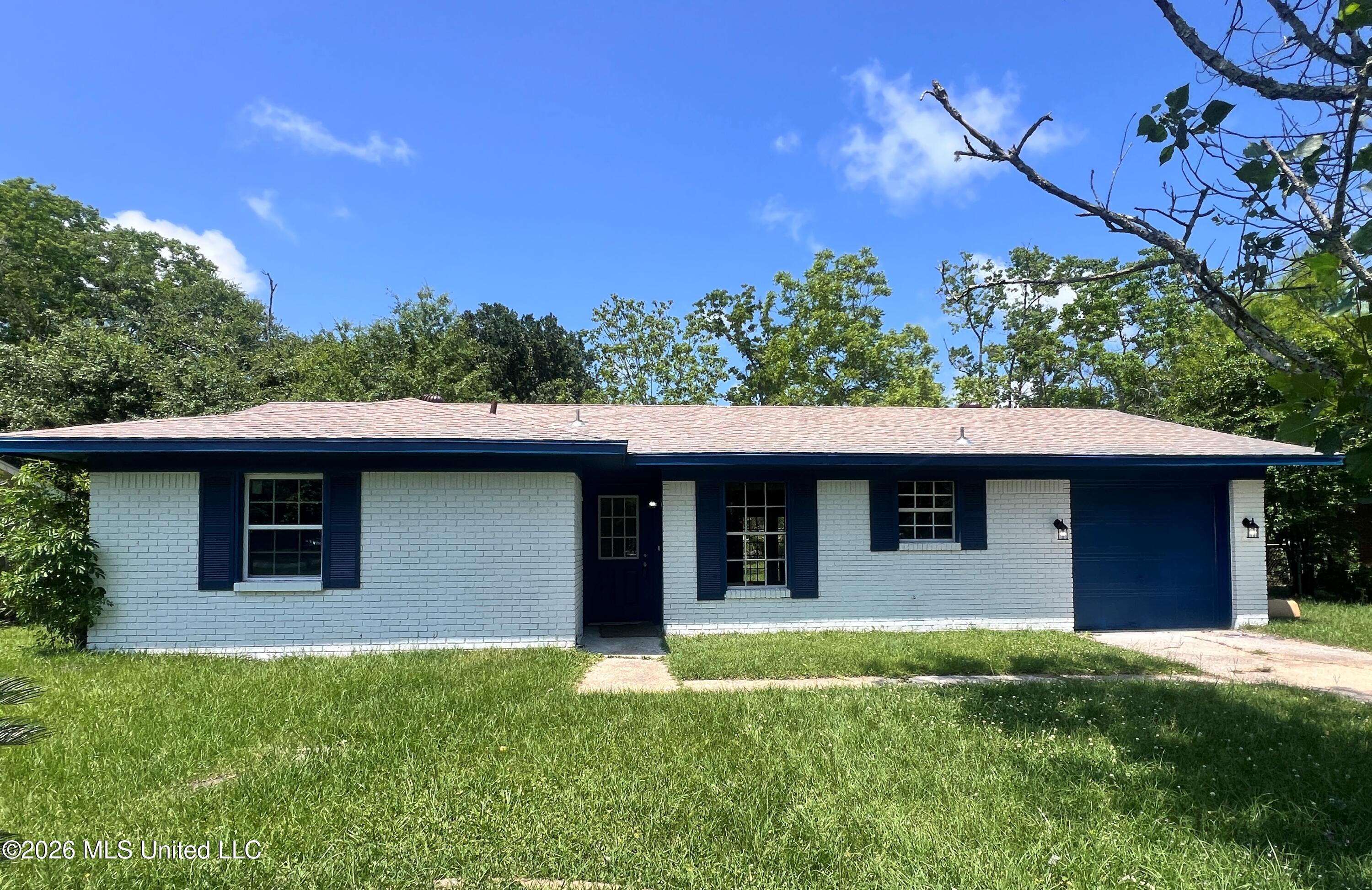 2405 Woolmarket Street — photo