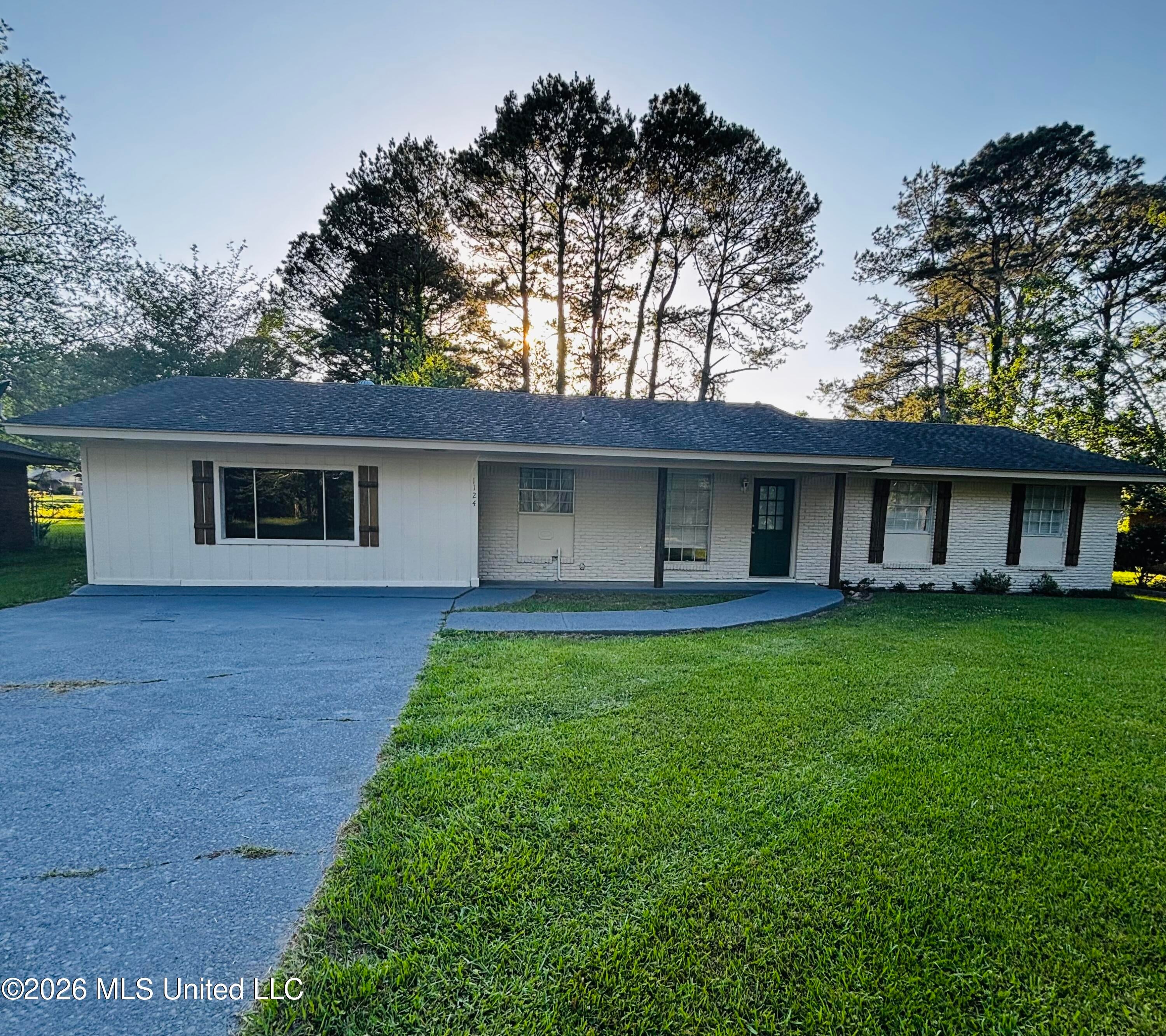 1124 Smith Lane — photo