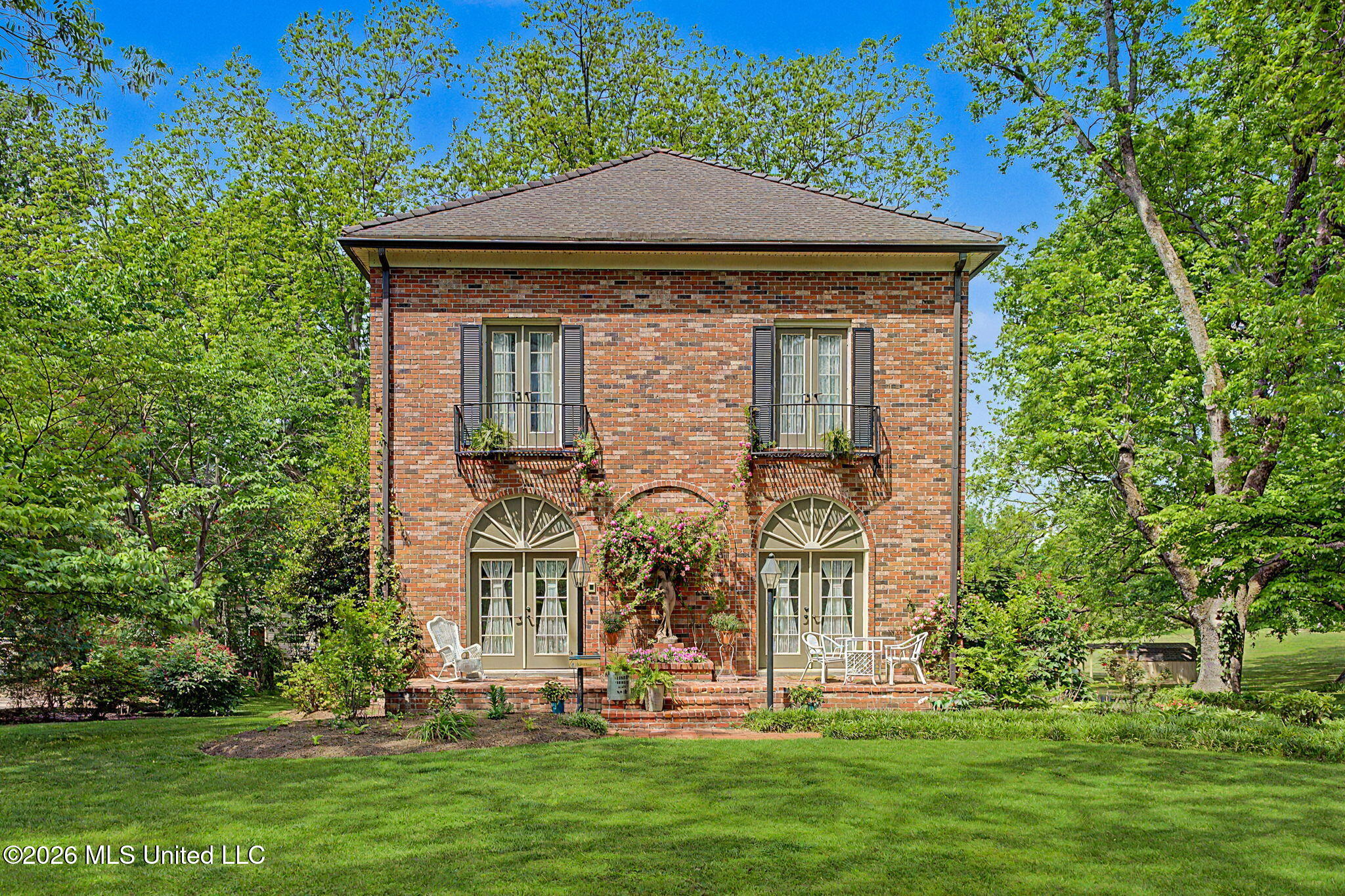 2155 Mount Pleasant — photo