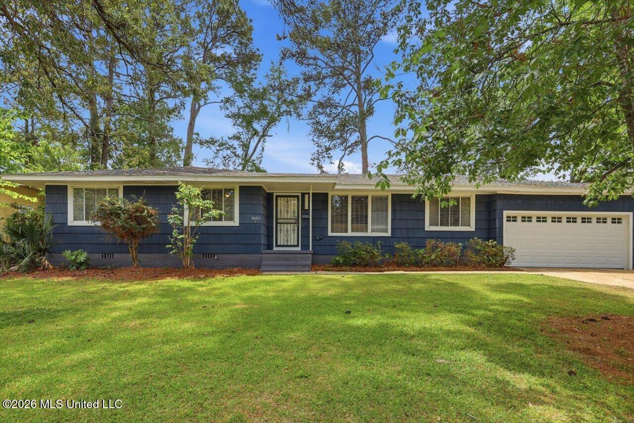 1055 Parkwood Place — photo