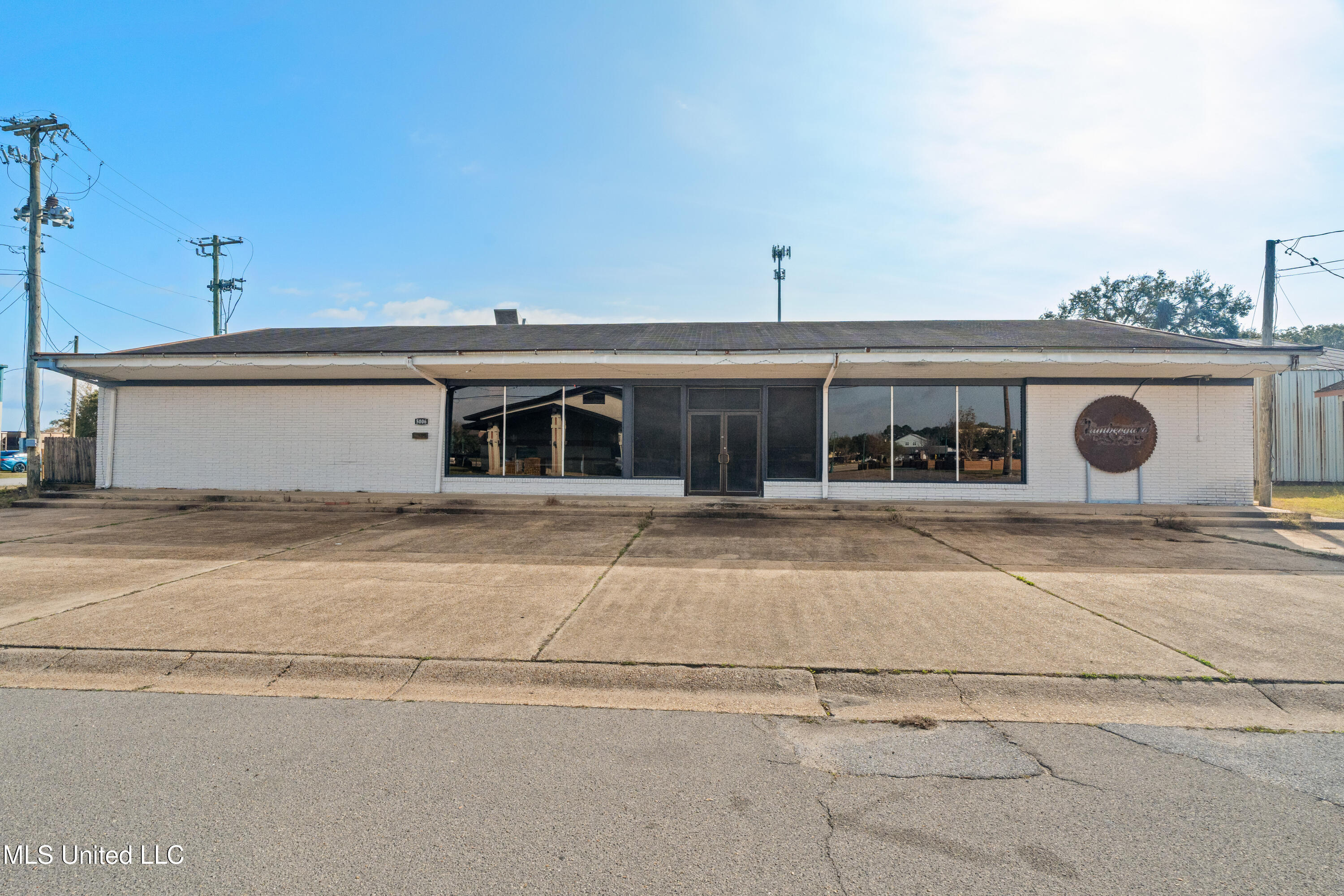 5006 Morris Street — photo
